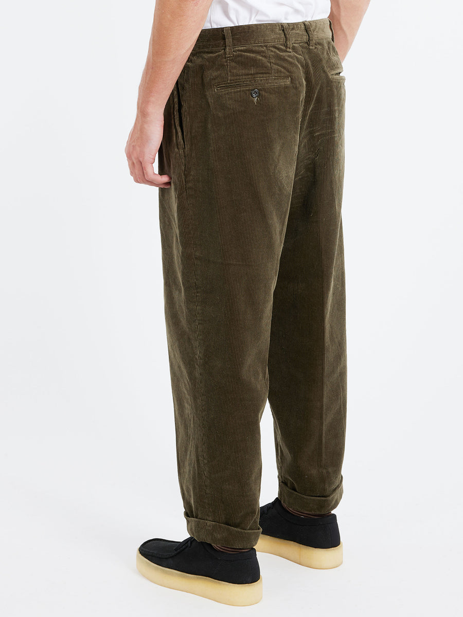 BEAMS PLUS - 2 Pleat Corduroy Pants in Dark Green – gravitypope