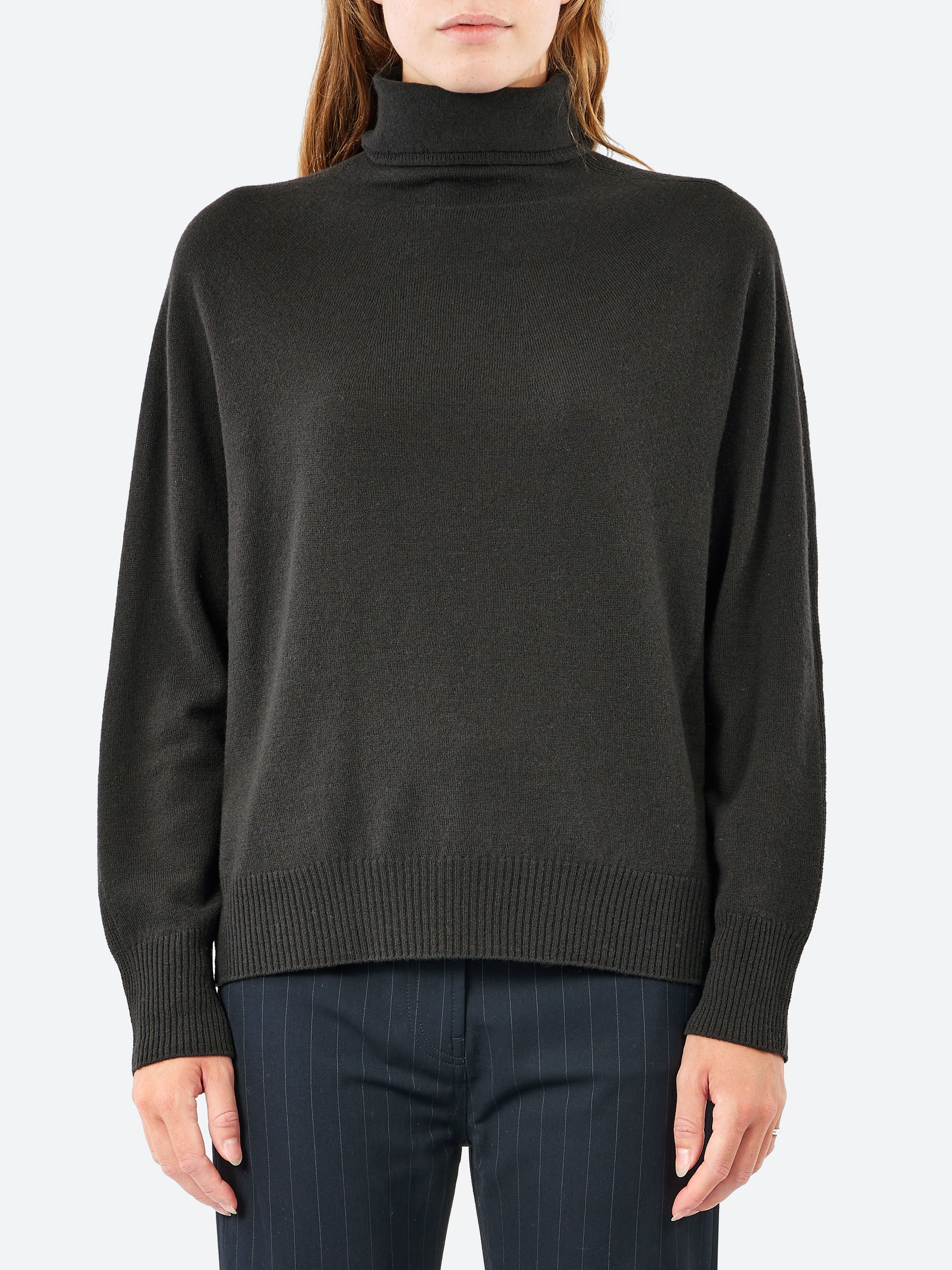 Airy Wool Loose Turtleneck