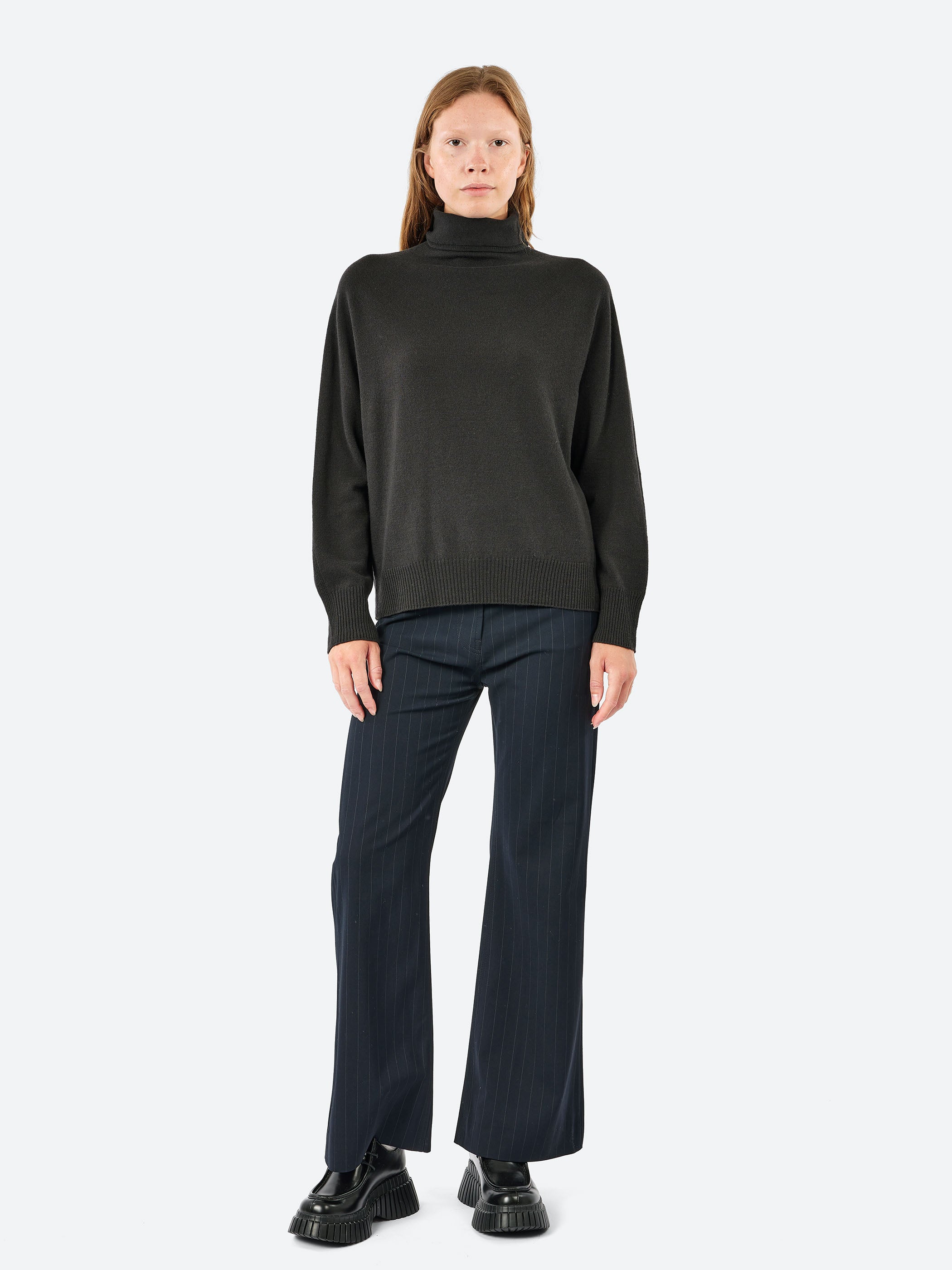 Airy Wool Loose Turtleneck