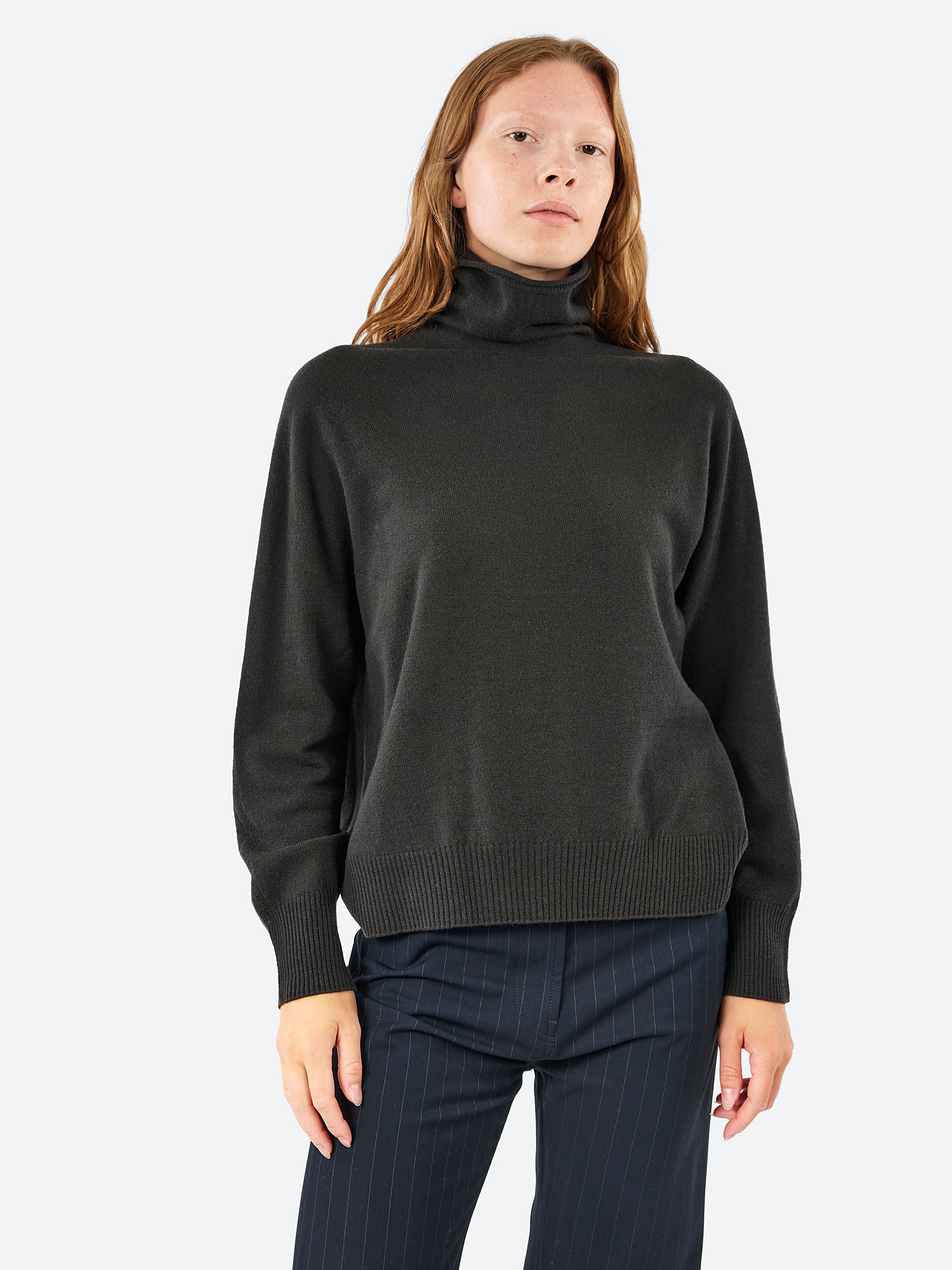 Airy Wool Loose Turtleneck