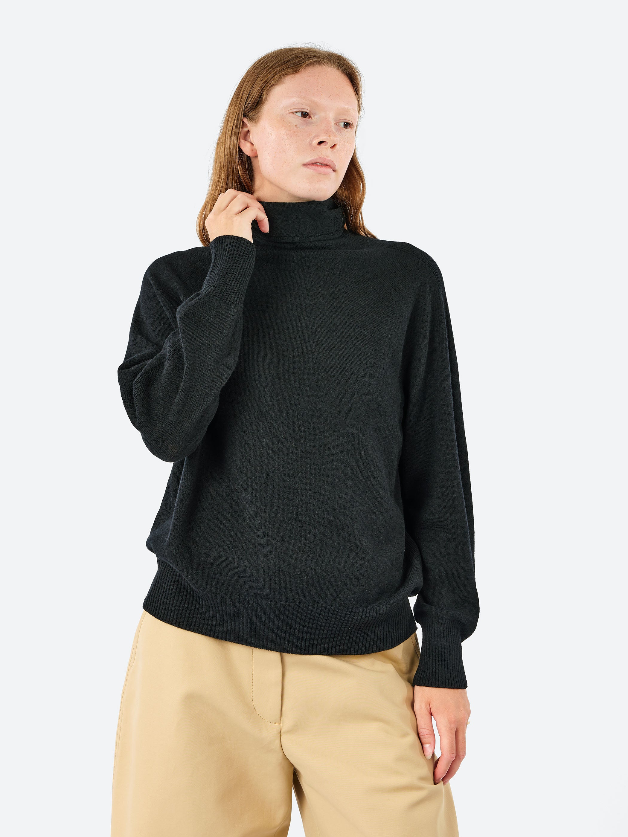 Airy Wool Loose Turtleneck