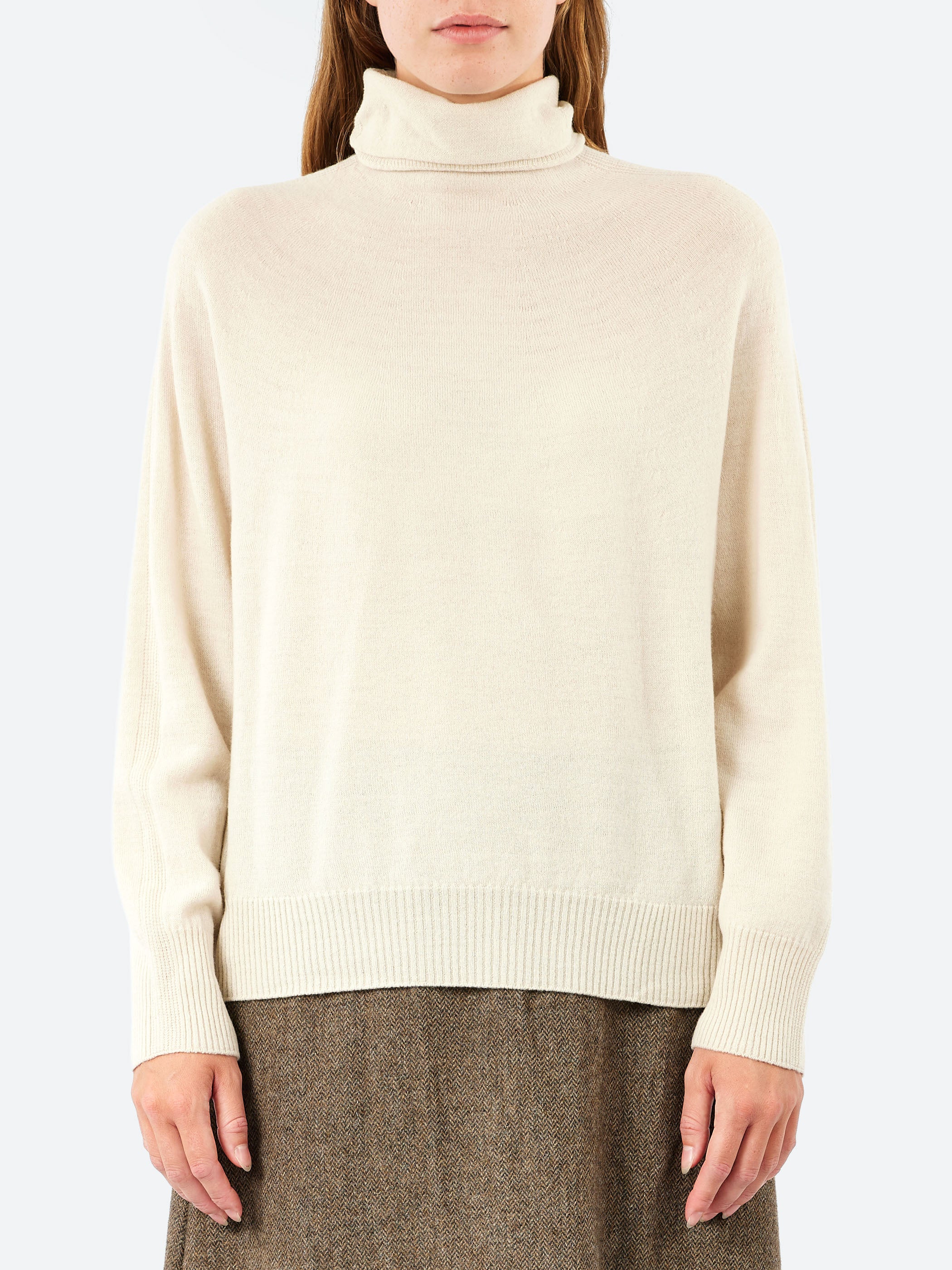 Airy Wool Loose Turtleneck