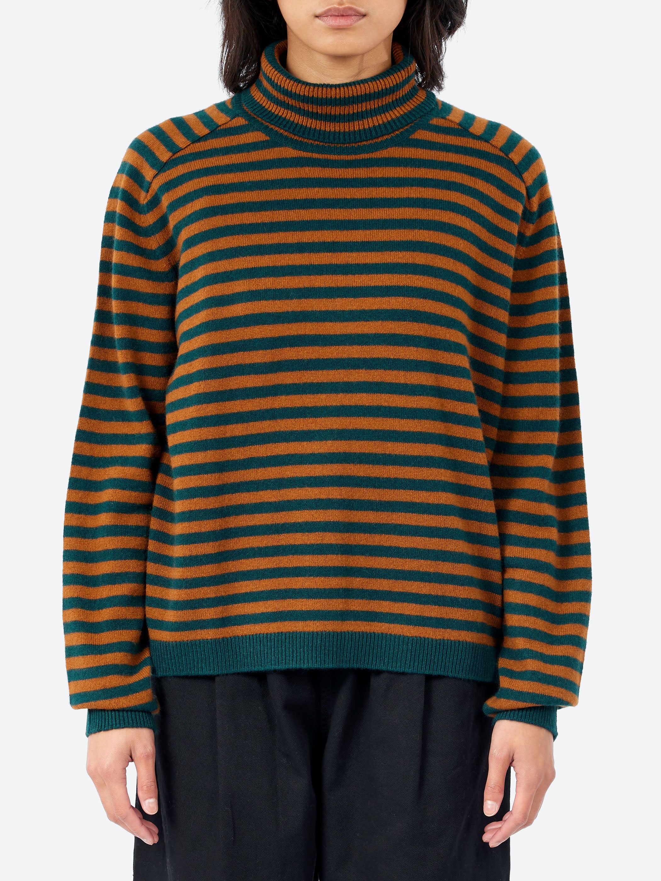 Narrow Stripe Roll Collar