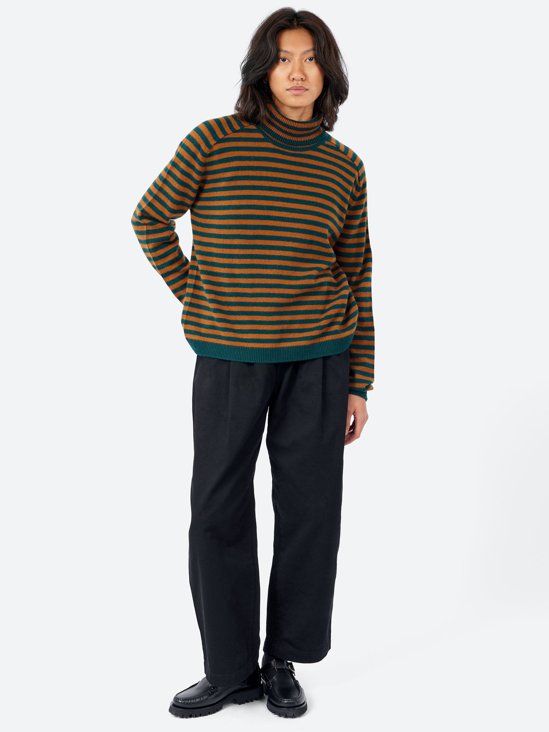 Narrow Stripe Roll Collar