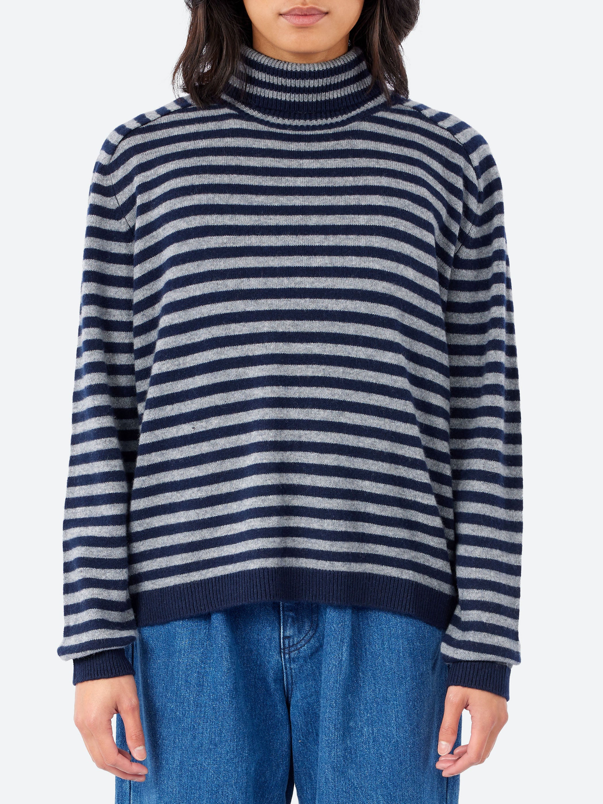 Narrow Stripe Roll Collar