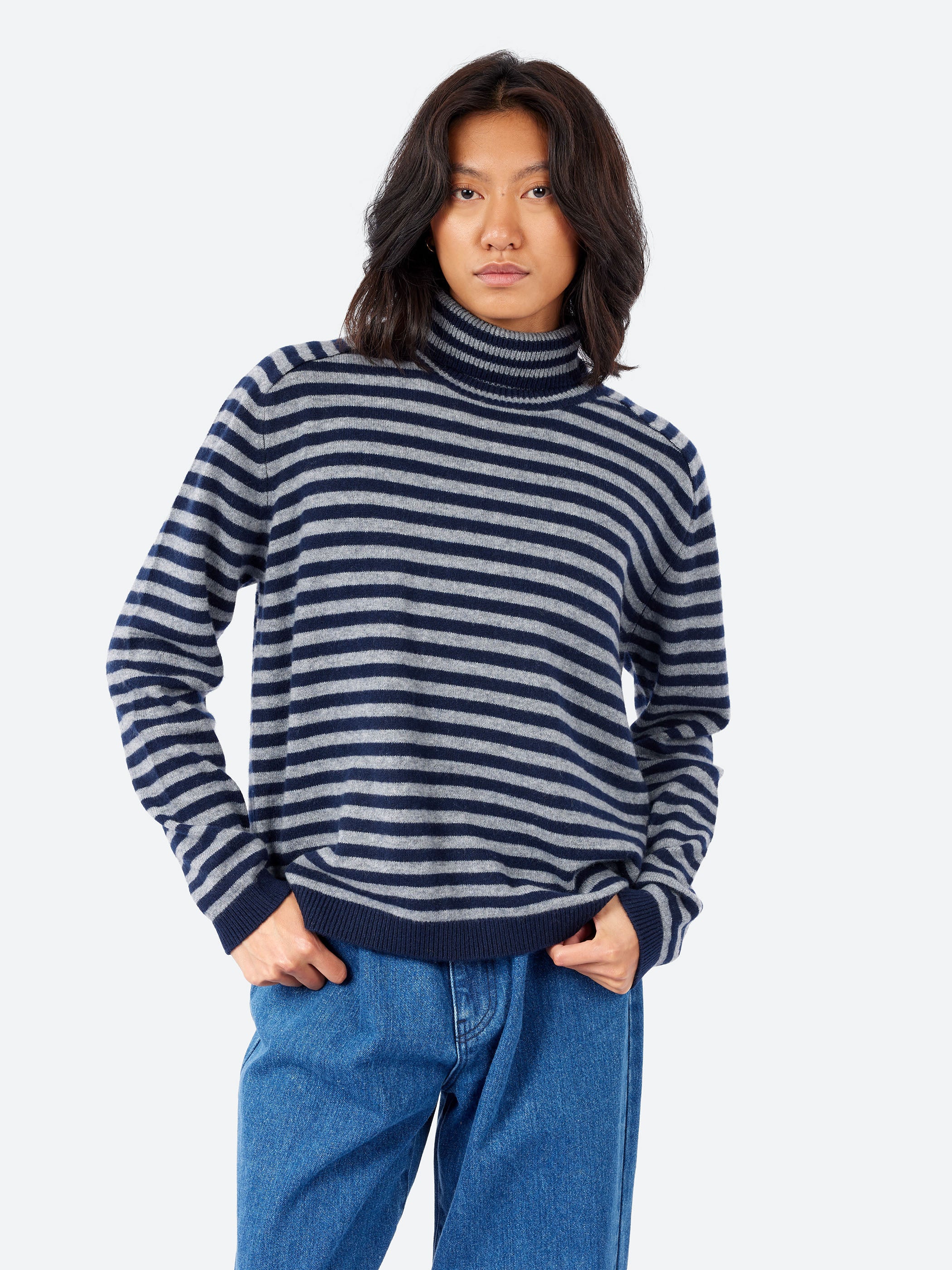 Narrow Stripe Roll Collar