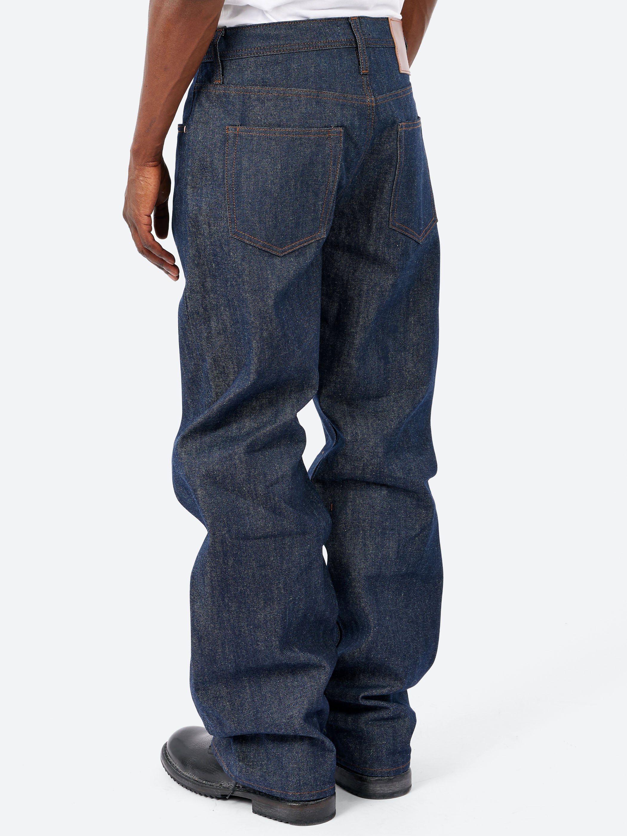 UB701 Wide Fit