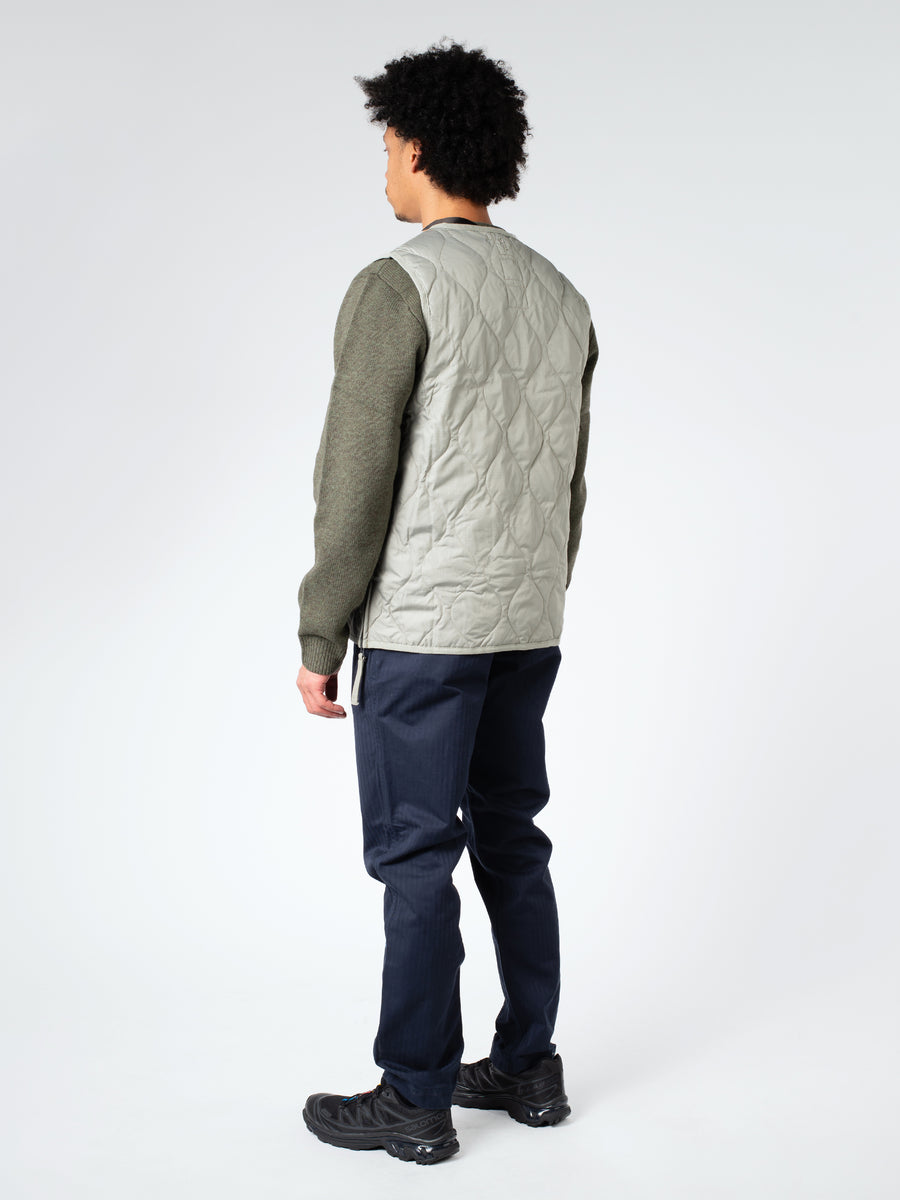 TAION - Military V-Neck Zip Down Vest in Dark Sage Green – gravitypope