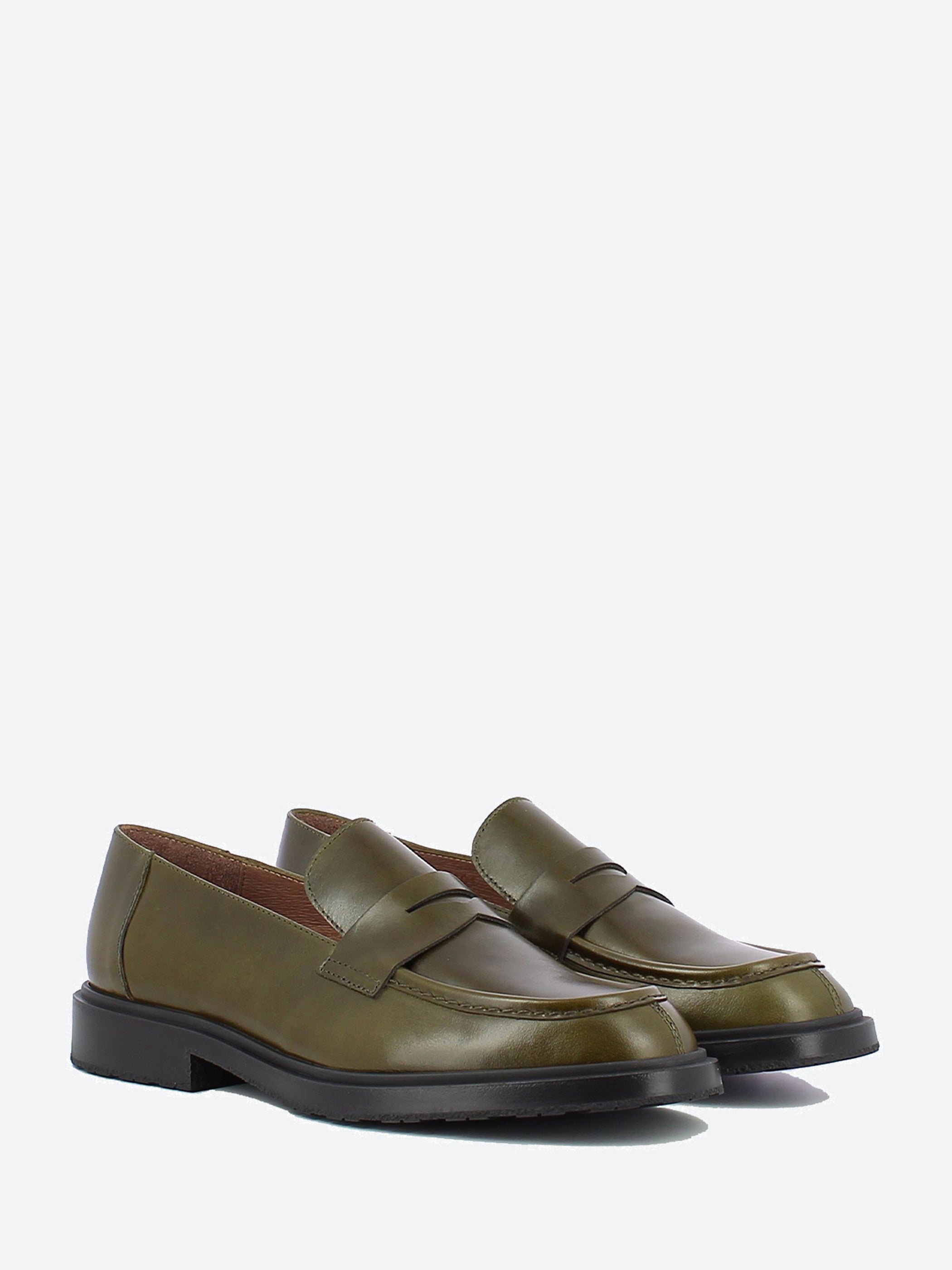 B-9104 Loafer