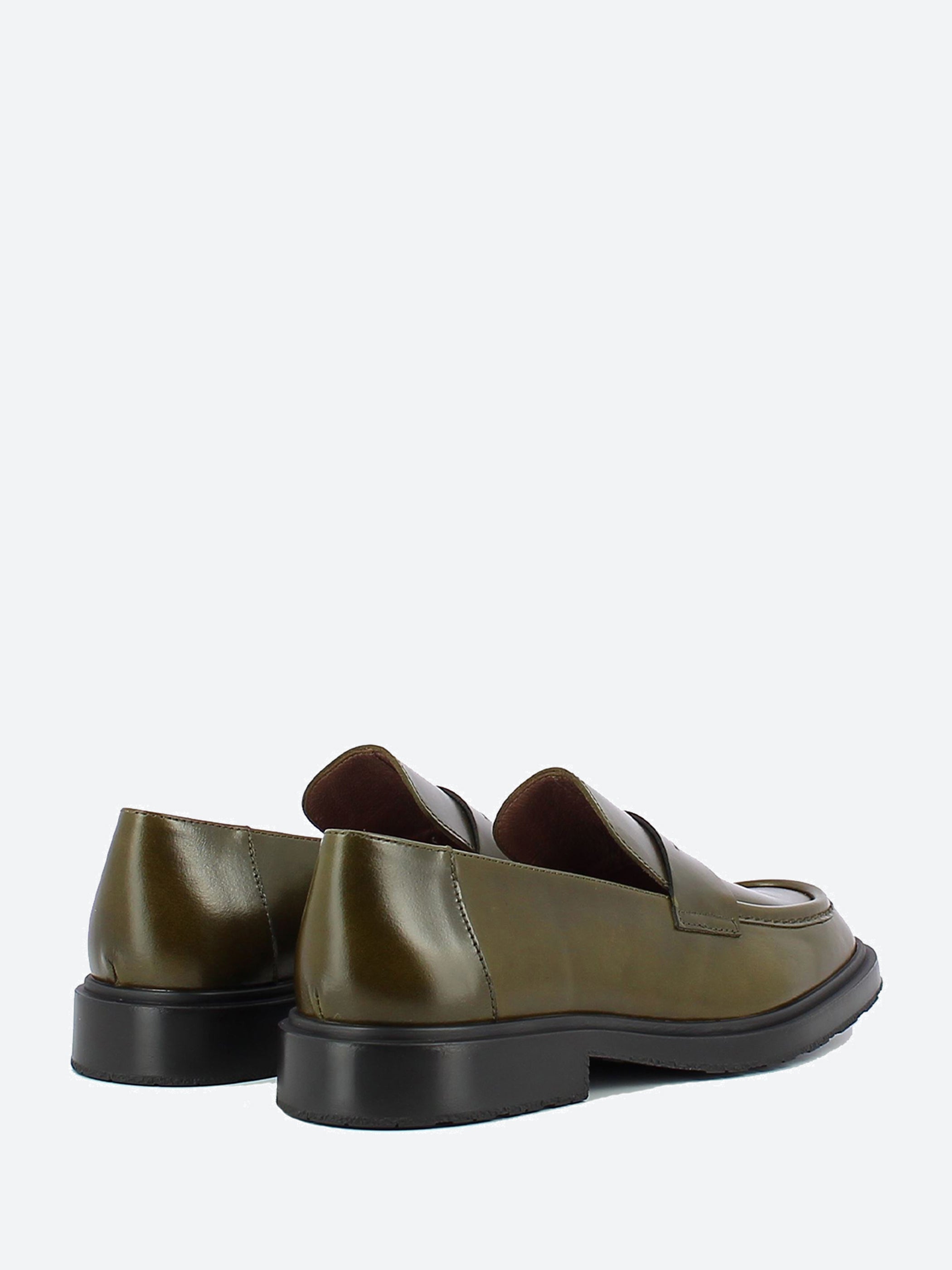 B-9104 Loafer