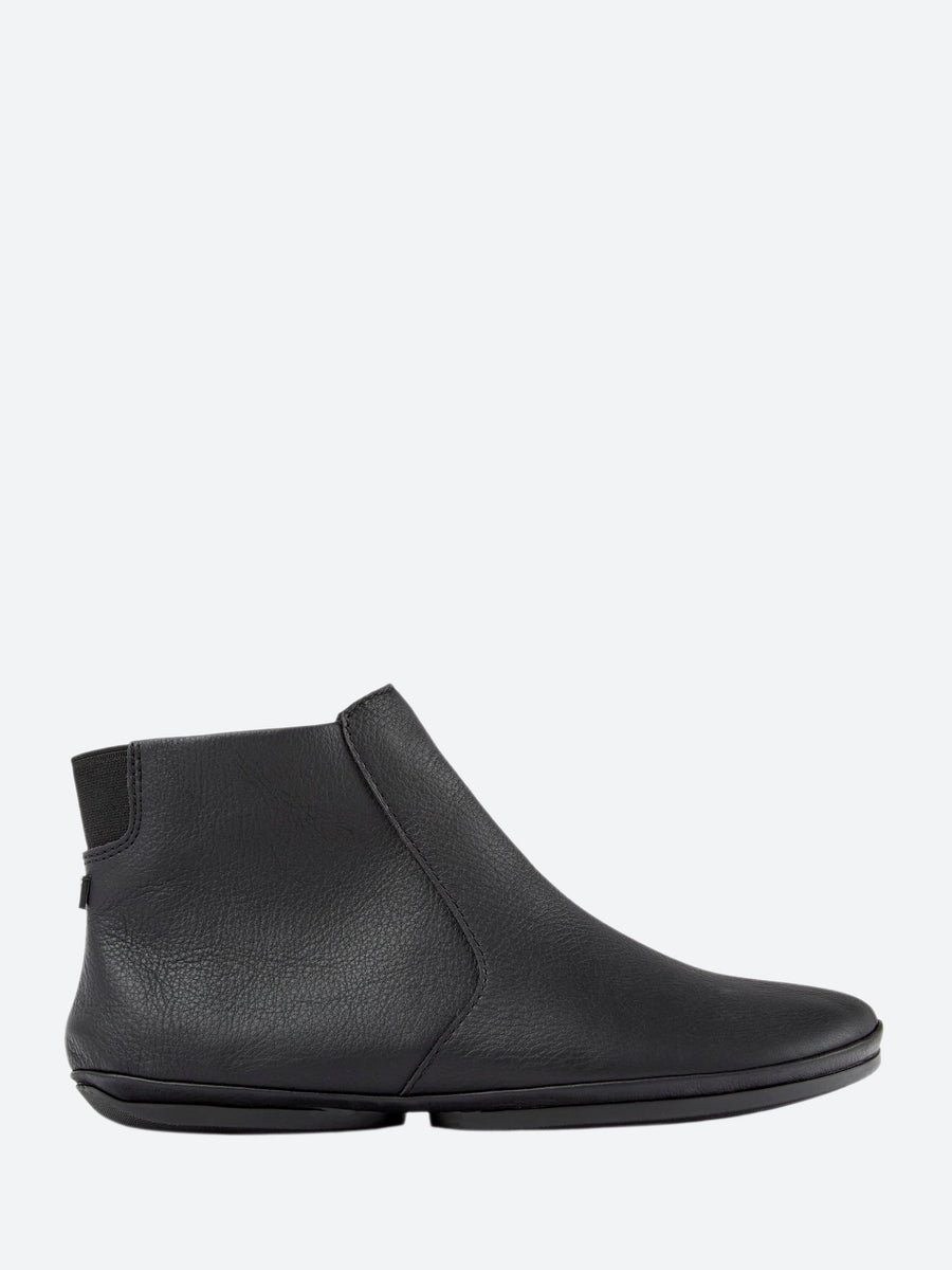 ⭐️ほぼ未使用⭐️ CAMPER RIGHT NINA スリッポン　ブラック　レザー Amazon.com | Camper Women's Right Nina K400123 Ankle Boot