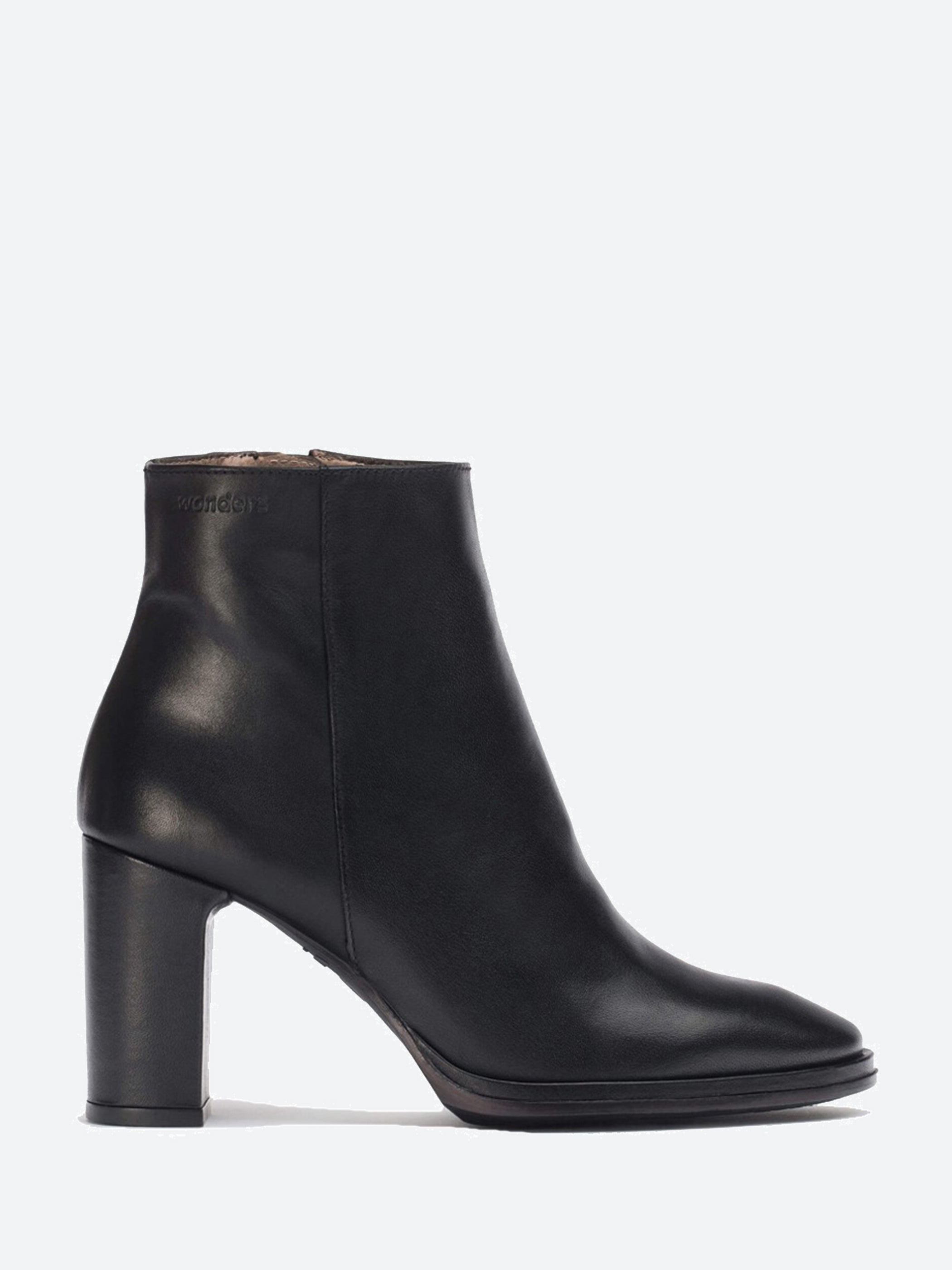 M-5105 Heel Boot
