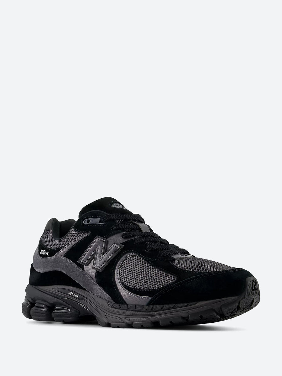 New Balance - M2002 in Black and Magnet – gravitypope