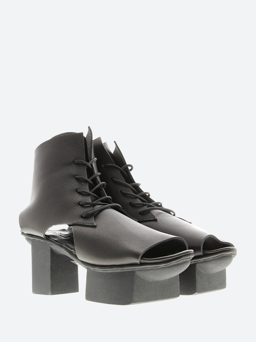 Trippen - Happy Mission Lace-Up Sandal in Black – gravitypope