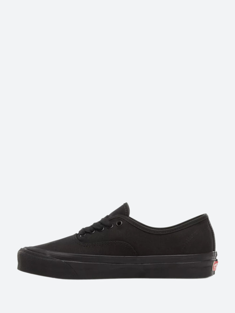 Vans - Anaheim Factory Authentic 44 DX in Black and Black
