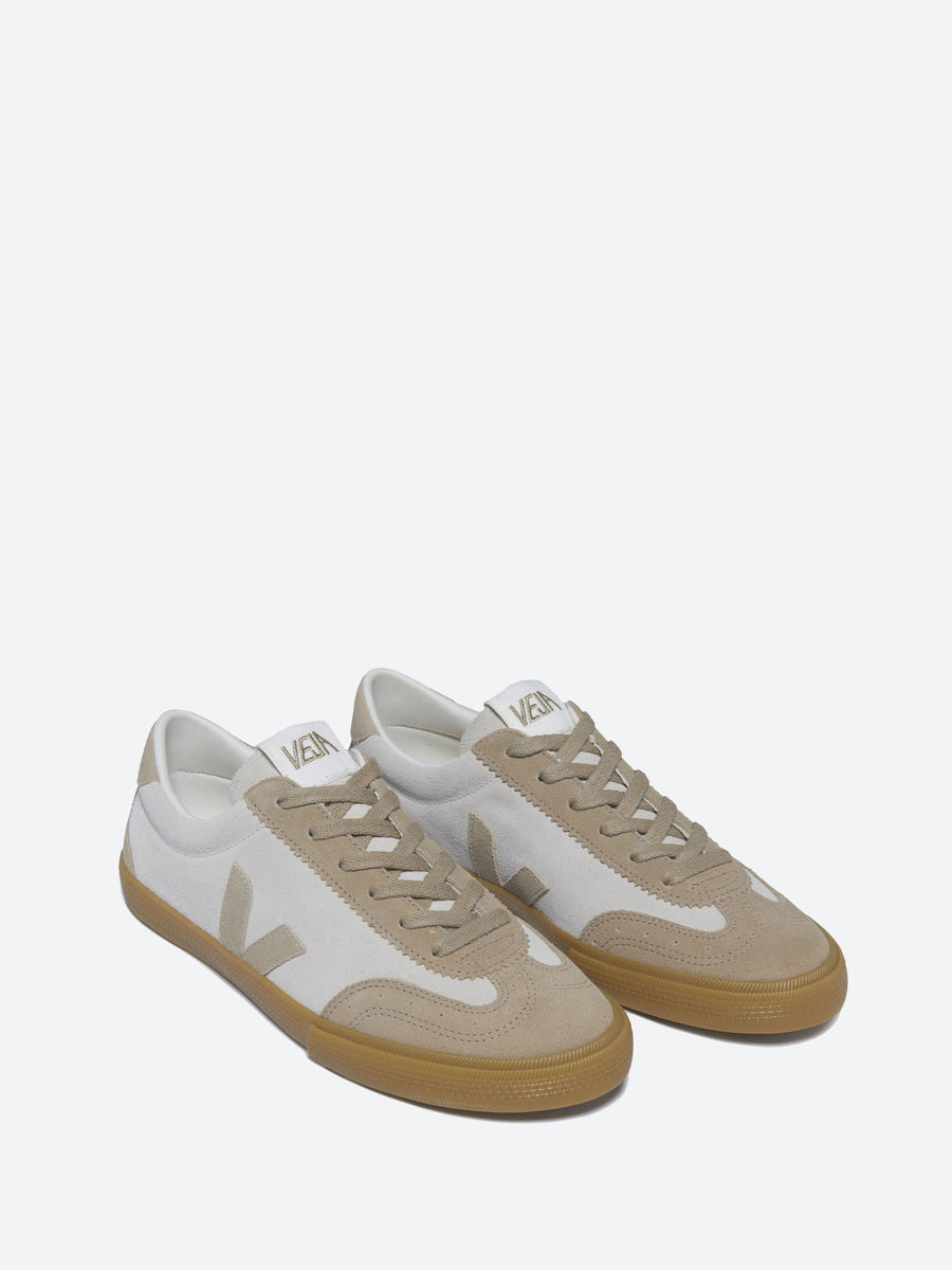 Veja - Volley Suede in Natural and Sahara – gravitypope