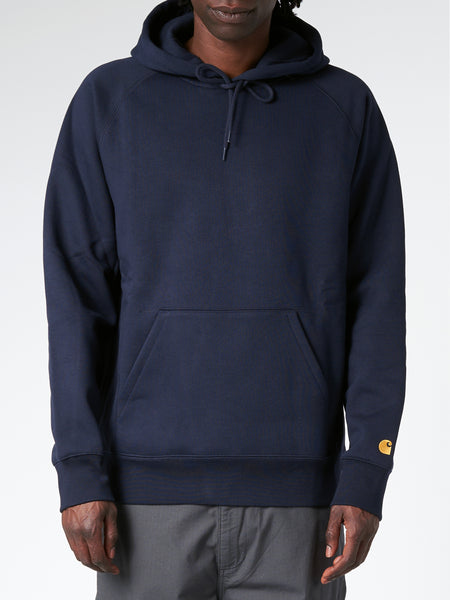 Carhartt WIP - Hooded Chase Sweatshirt in Dark Navy/Gold – gravitypope