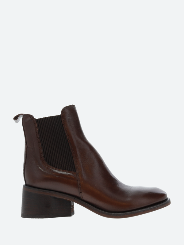 Moma chelsea boots 2025