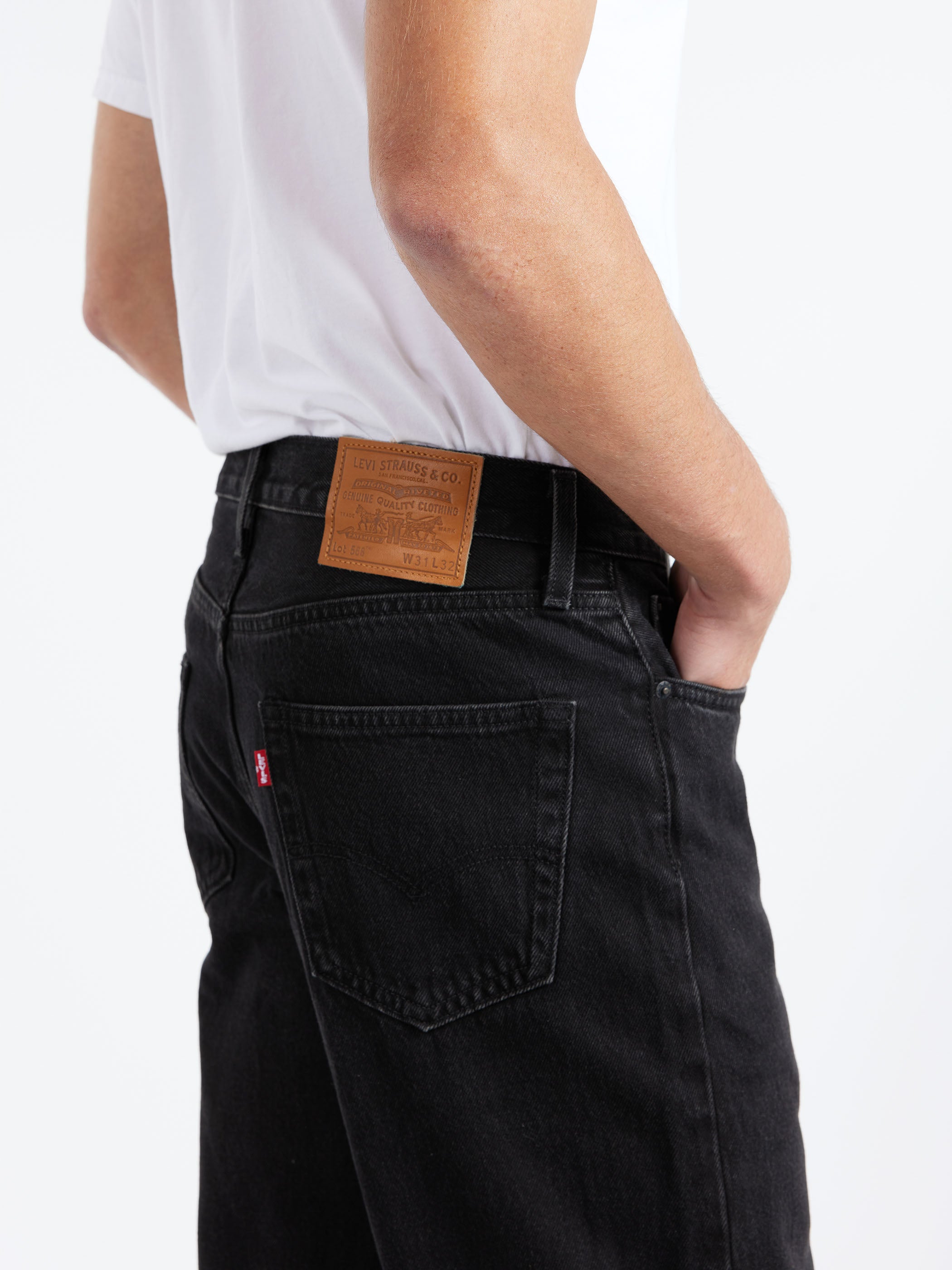 568 Loose Straight Jeans