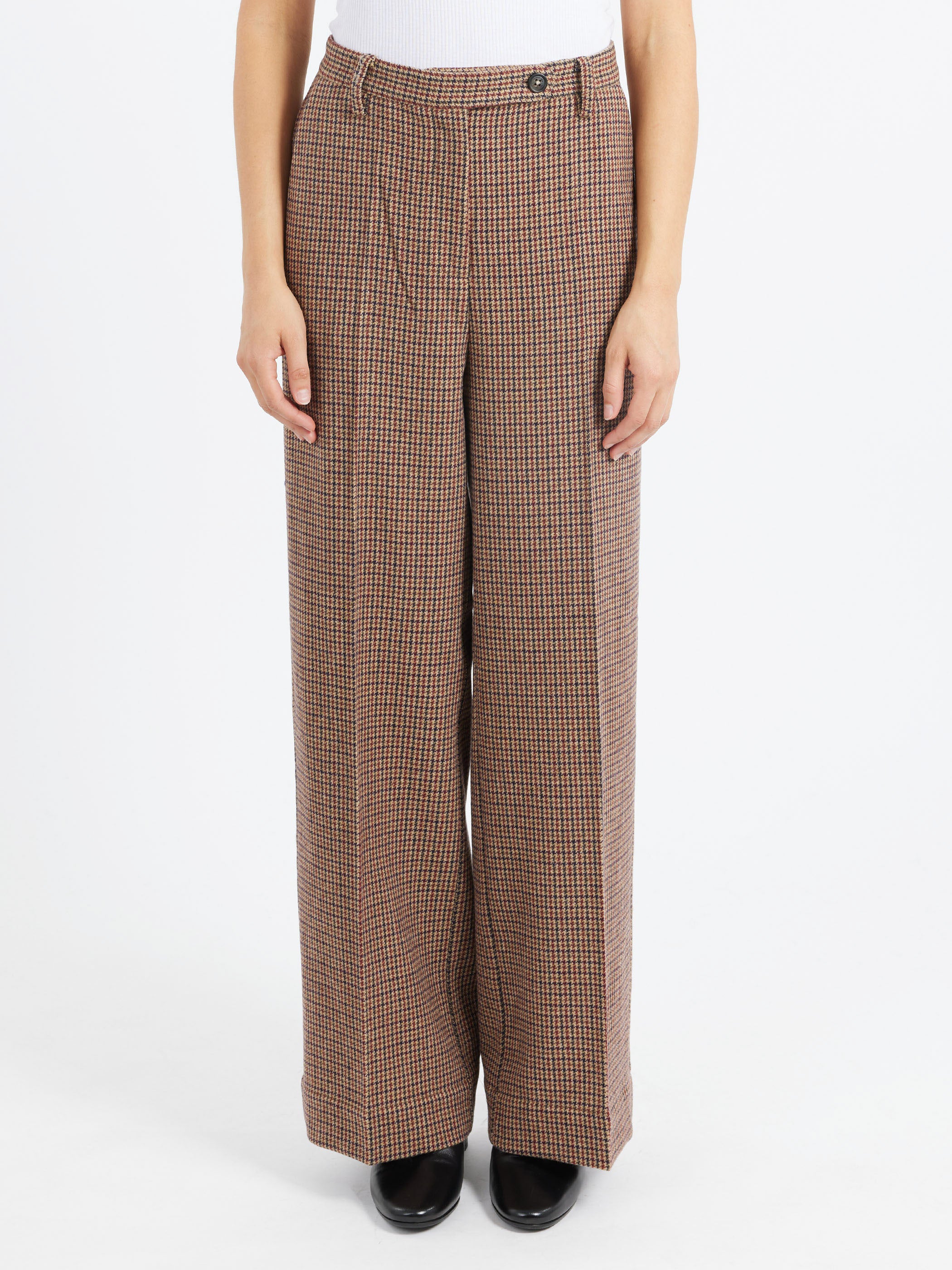Lamia Pant