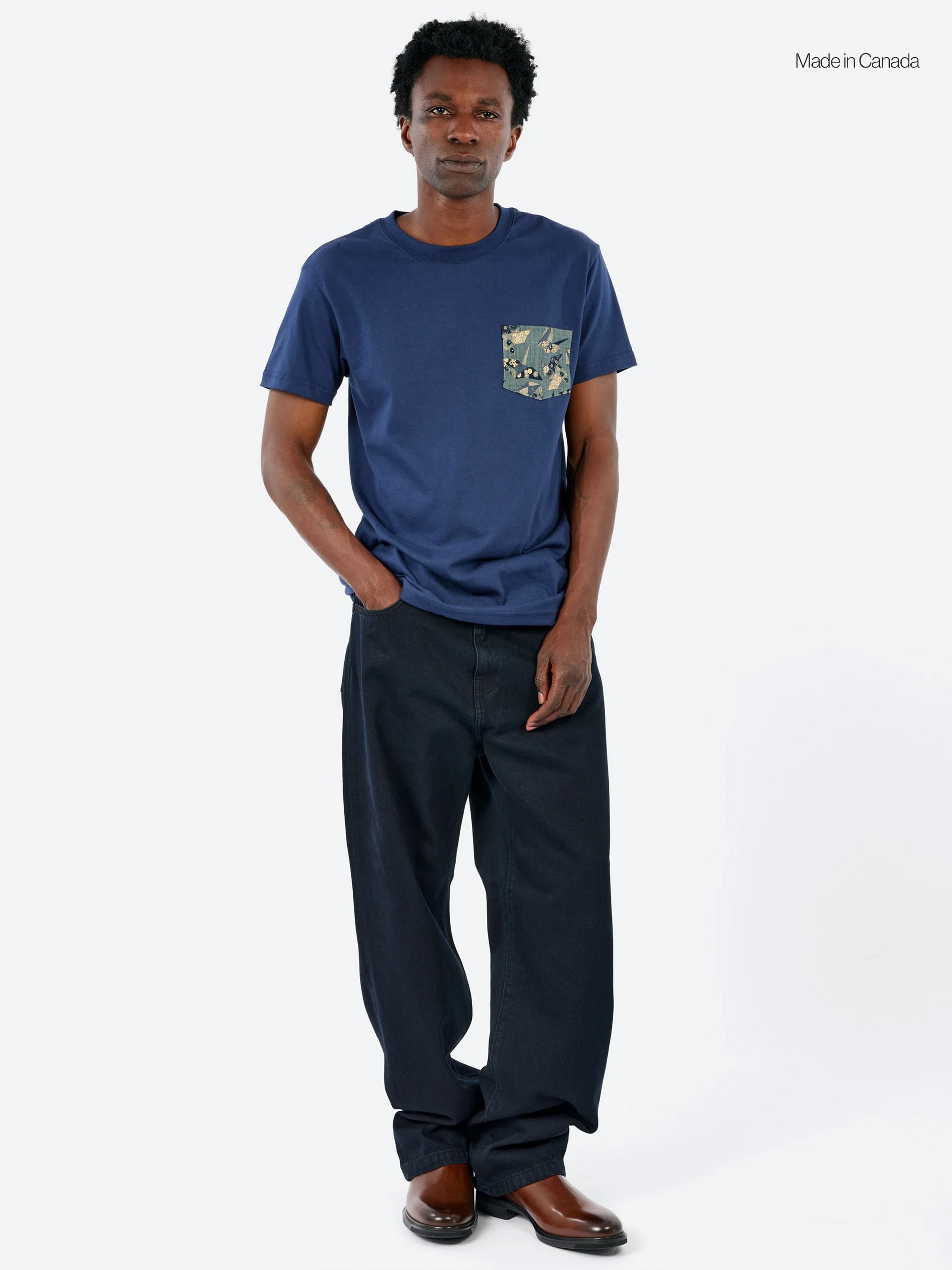Naked and Famous - Pocket Tee Origami Poplin in Navy – gravitypope