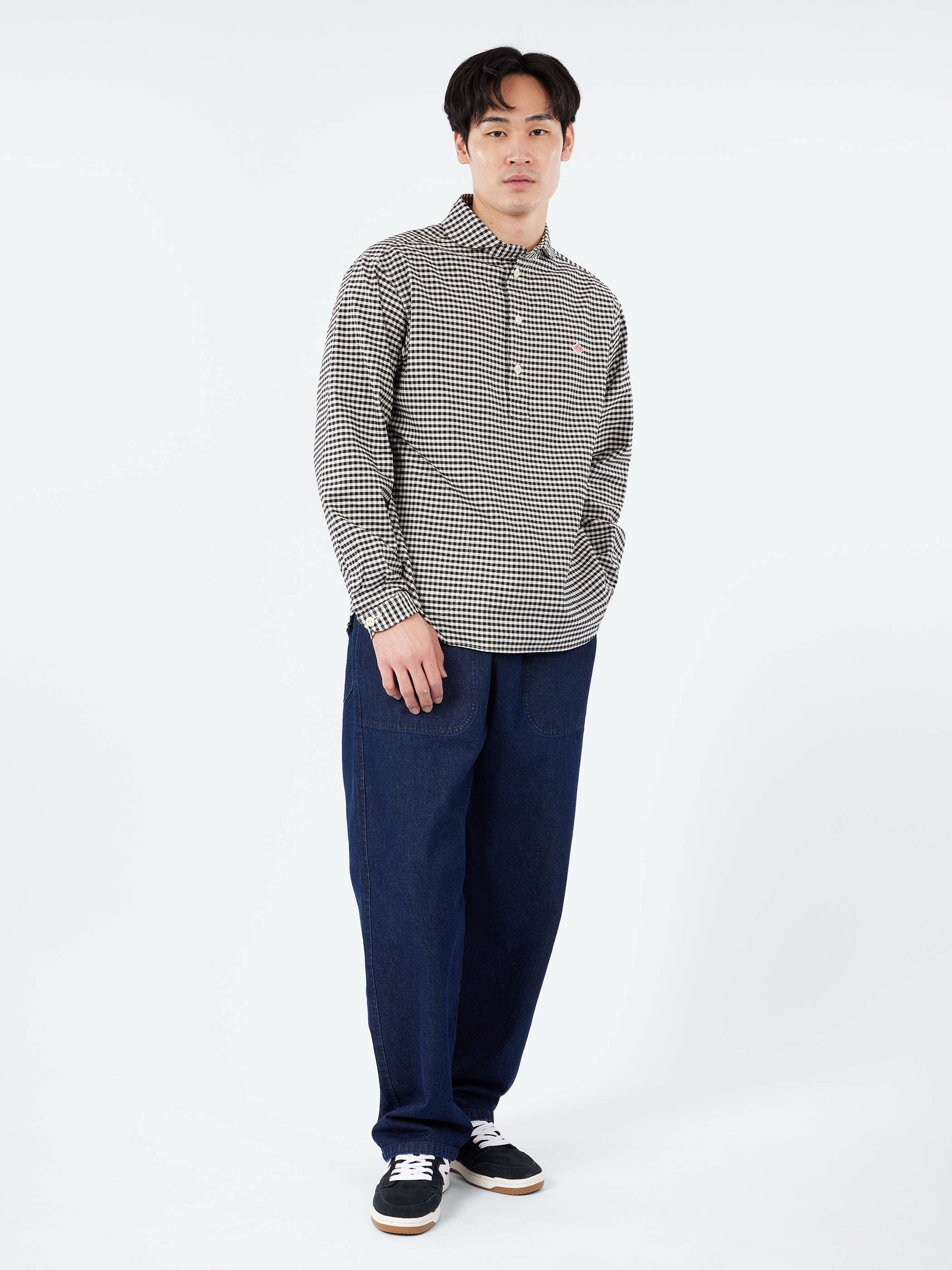 Danton - Oxford Round Collar Pullover Shirt in Black and Ecru