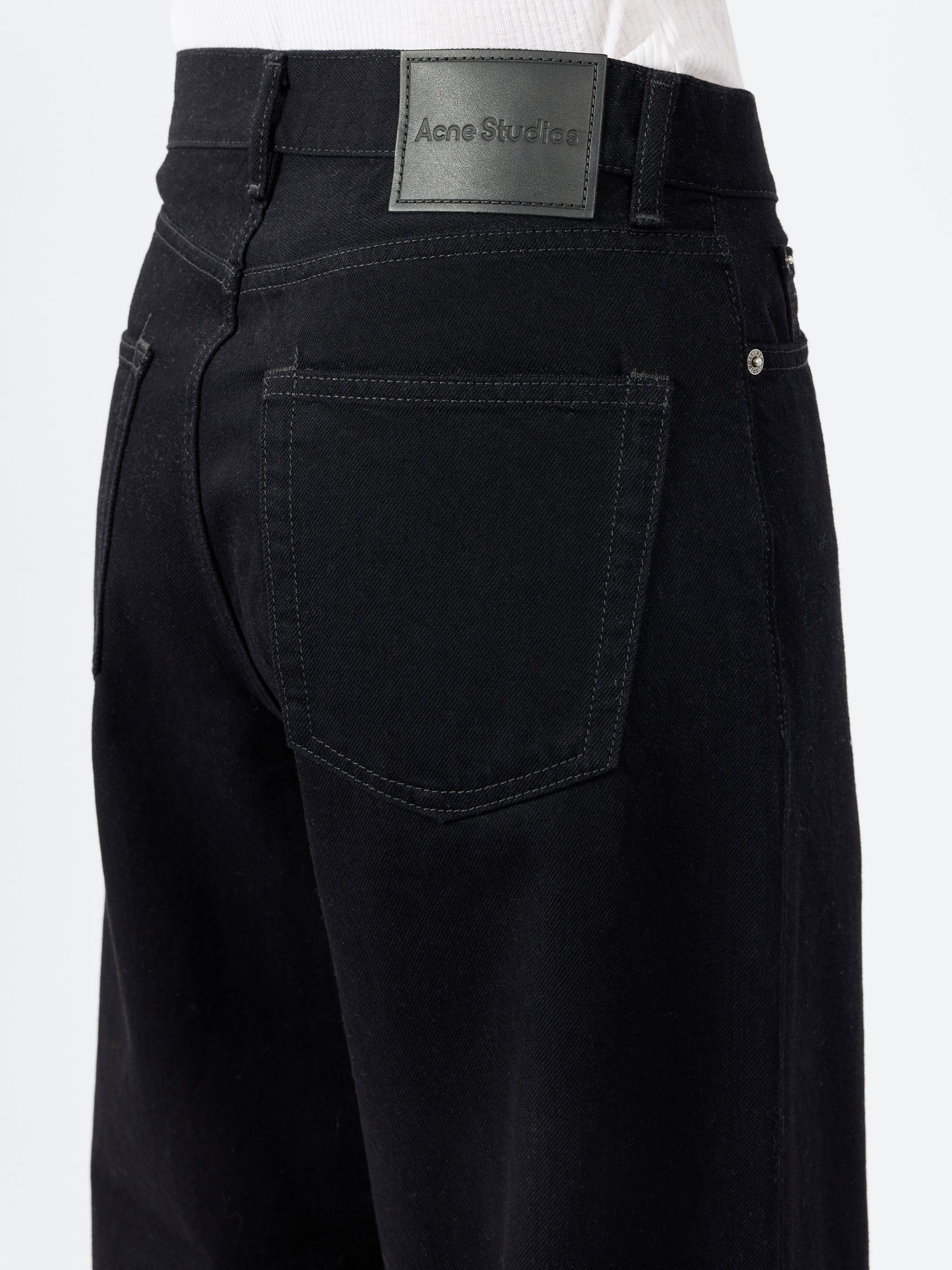 Acne Studios - 1981 Loose Fit Jeans in Black and Black – gravitypope