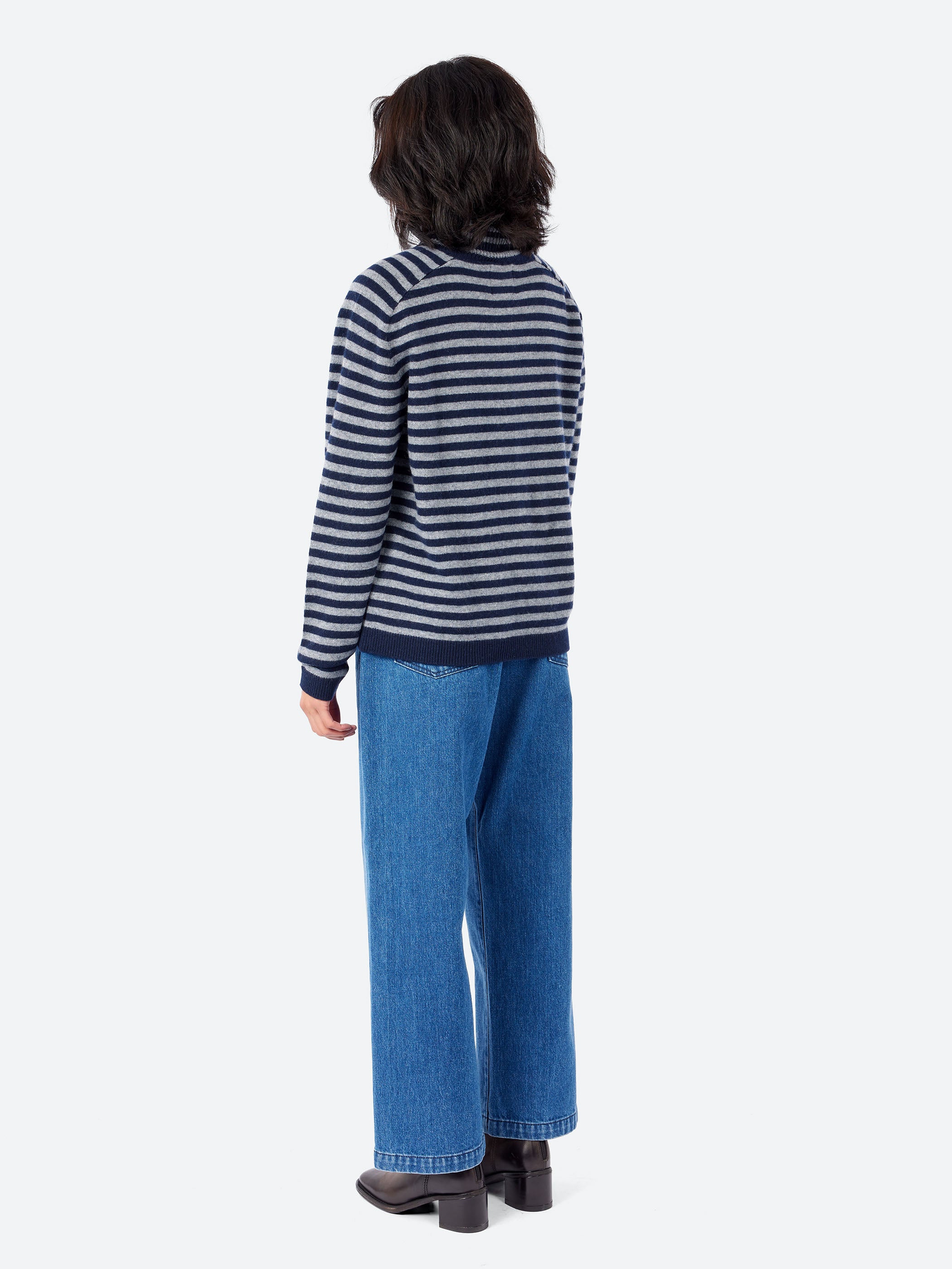 Narrow Stripe Roll Collar