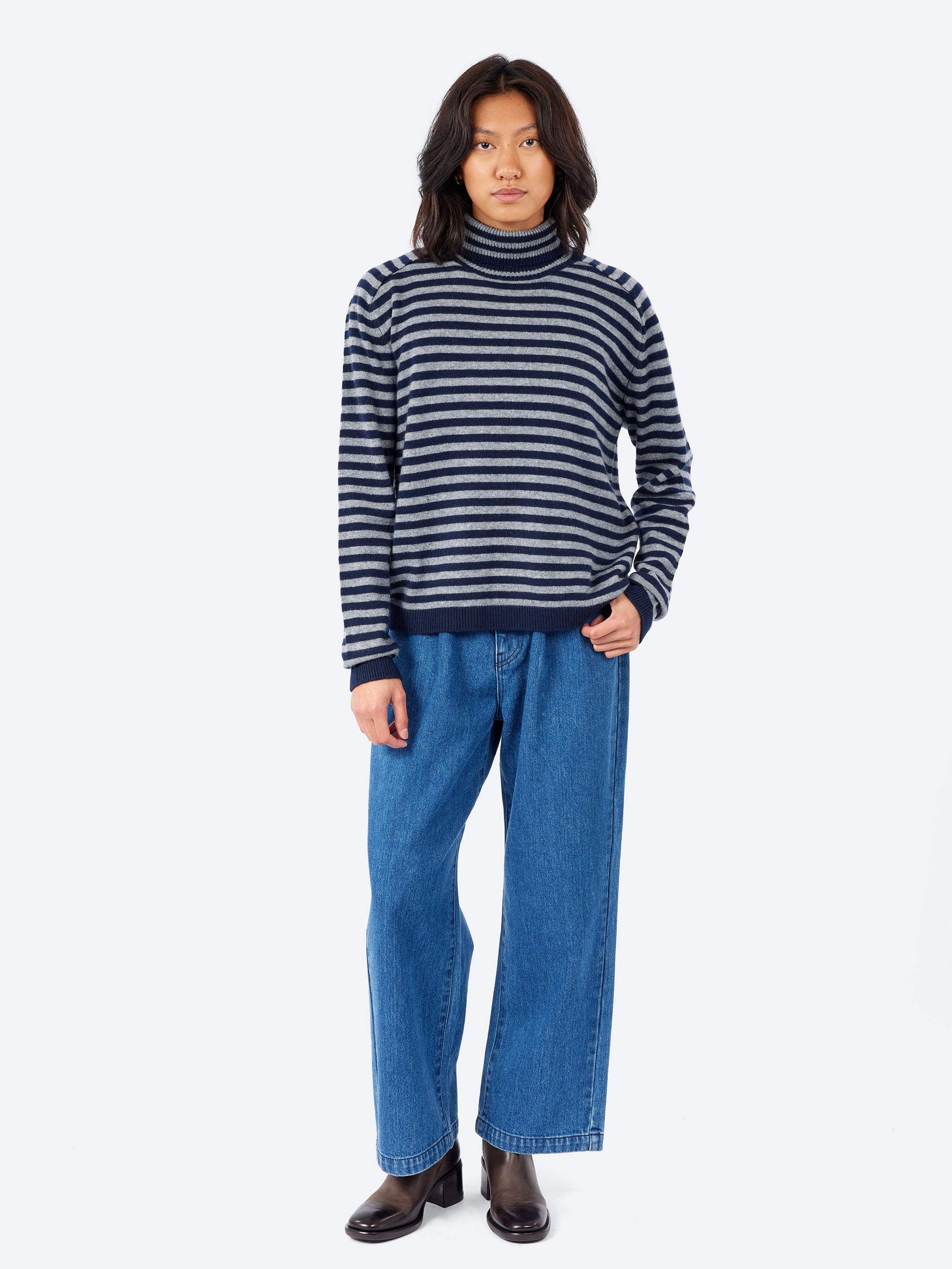 Narrow Stripe Roll Collar