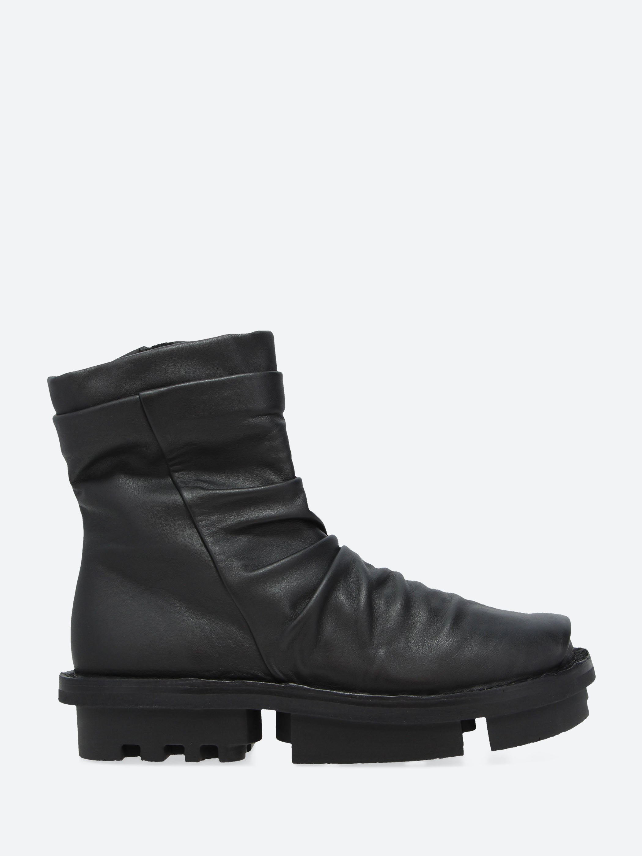 Trippen - Closed Half Yen in Black – gravitypope