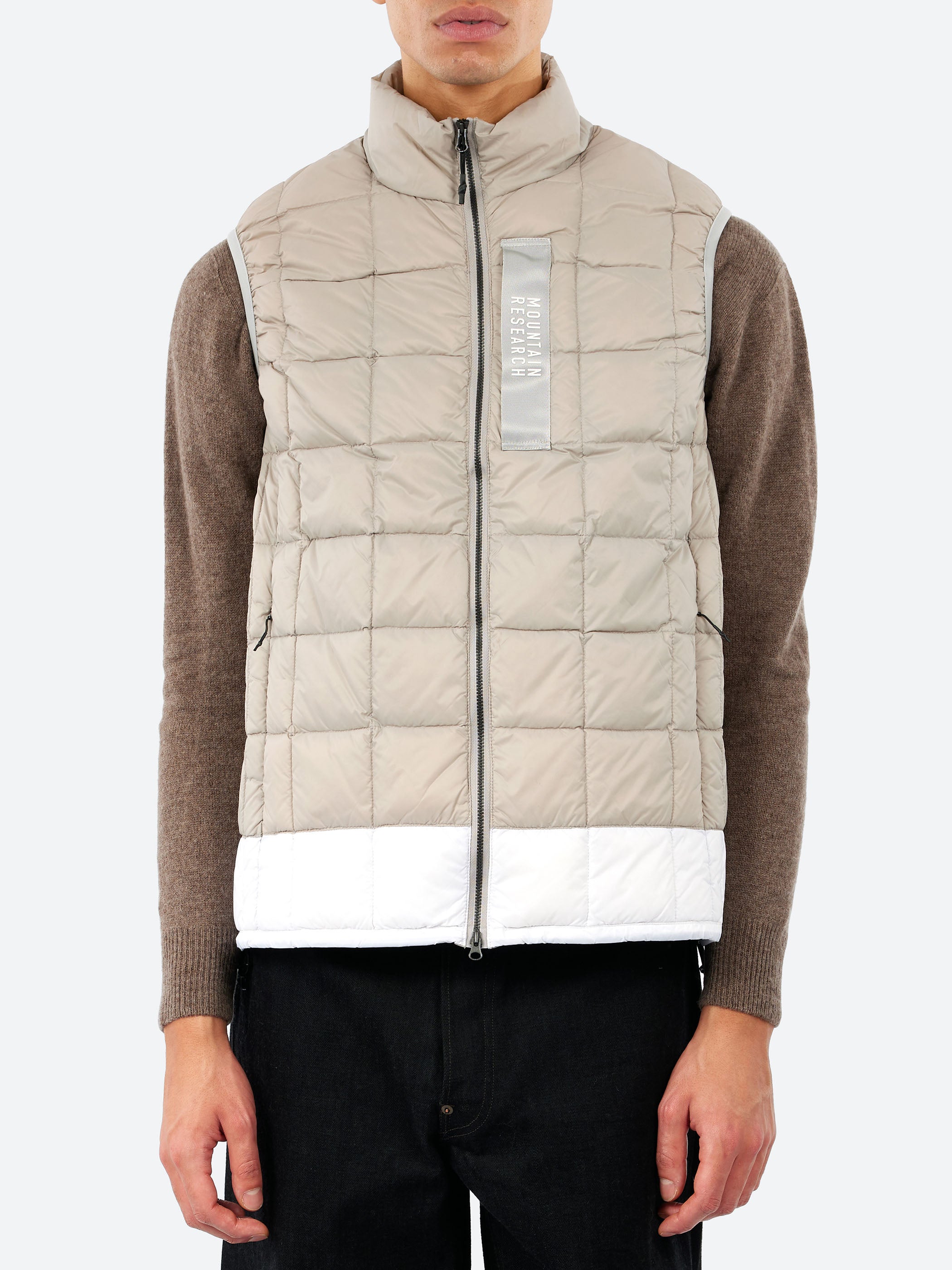 TAION - Mountain Research x TAION Zip Down Vest in Gray – gravitypope TAION - Mountain Research x TAION Zip Down Vest in Gray – gravitypope