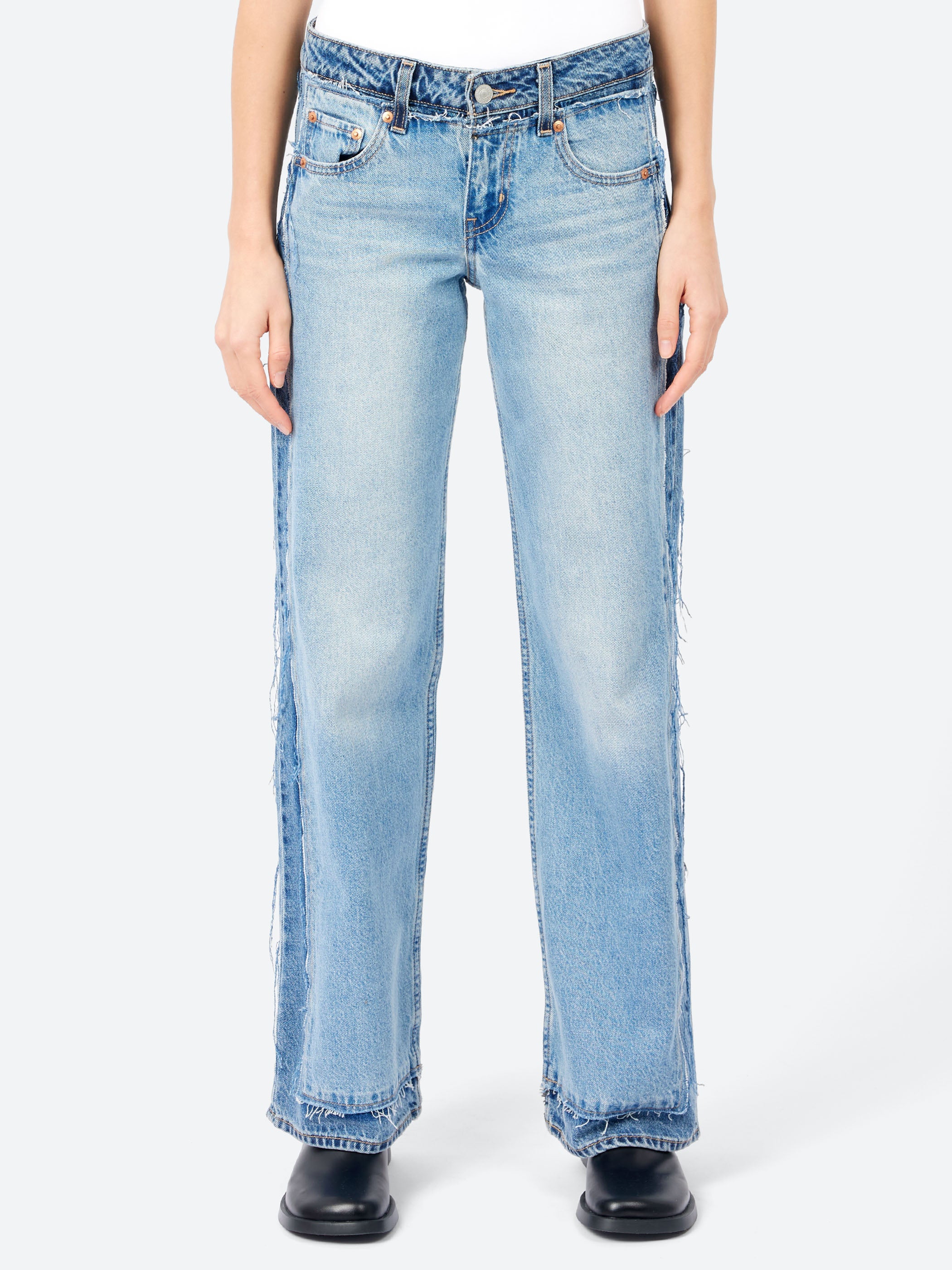 Levi's - Deconstructed Low Loose in Upon Reflection (Medium Wash