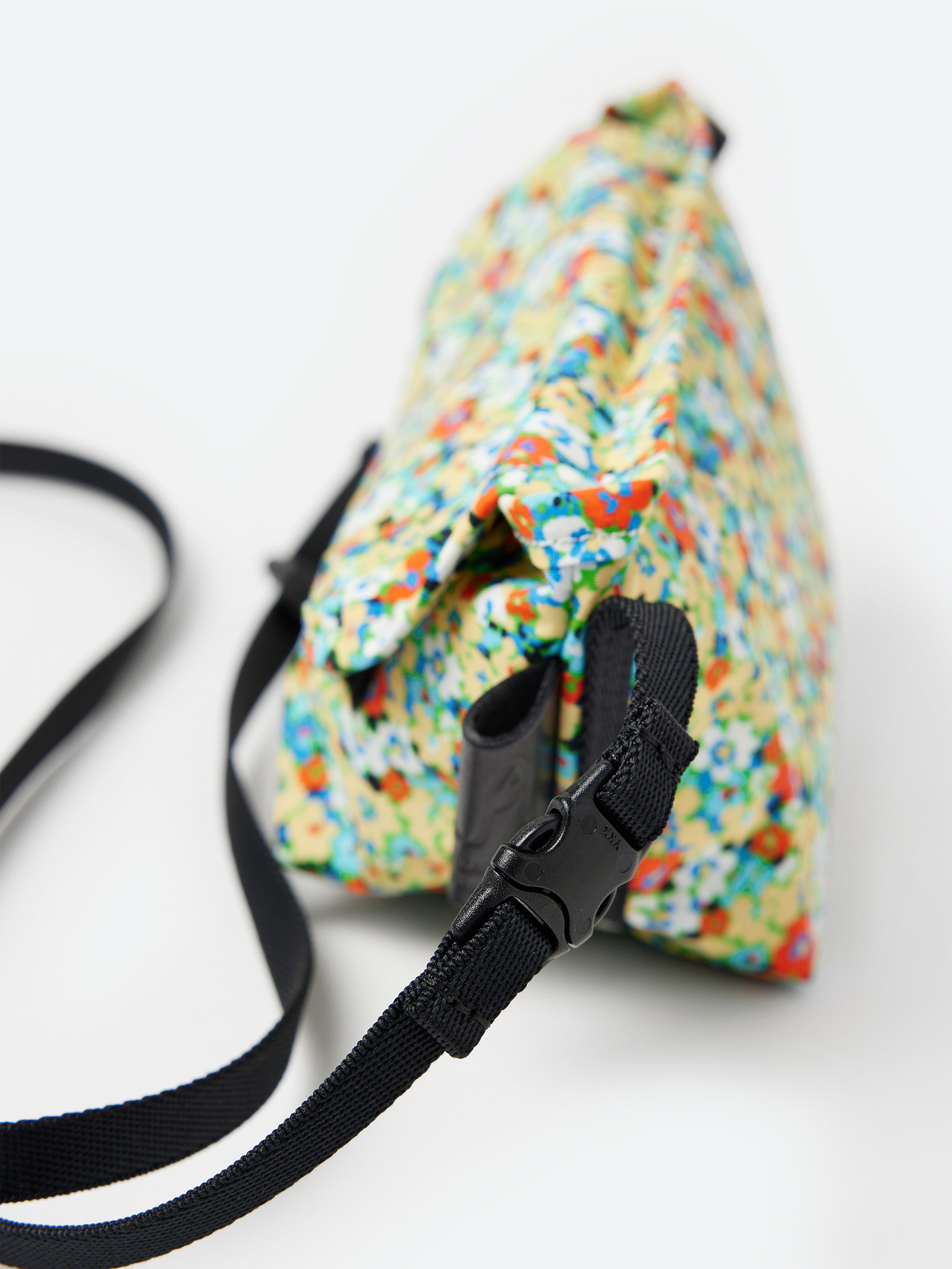 Nylon Portable Messenger
