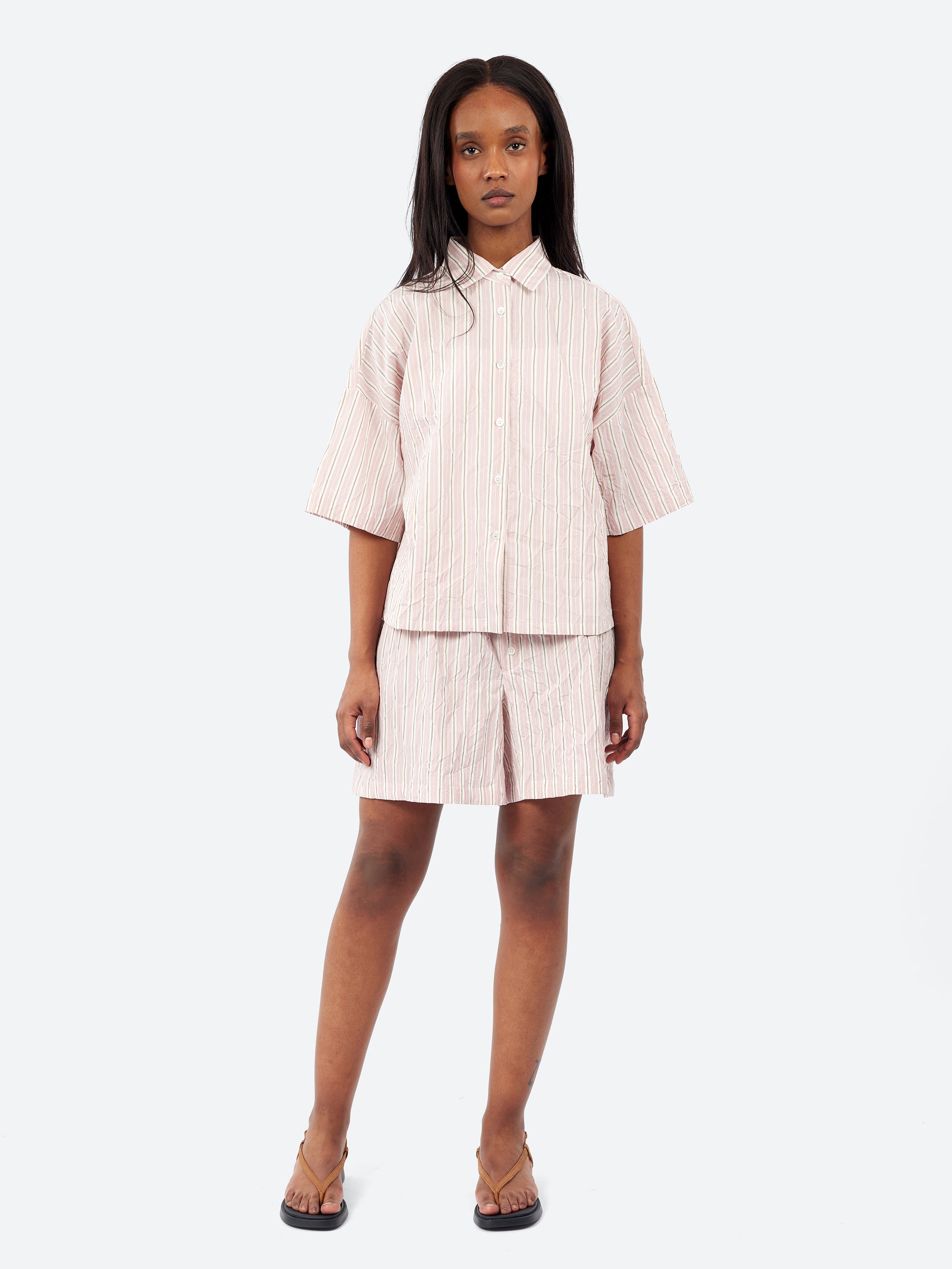 Wide Crinkled Bermuda