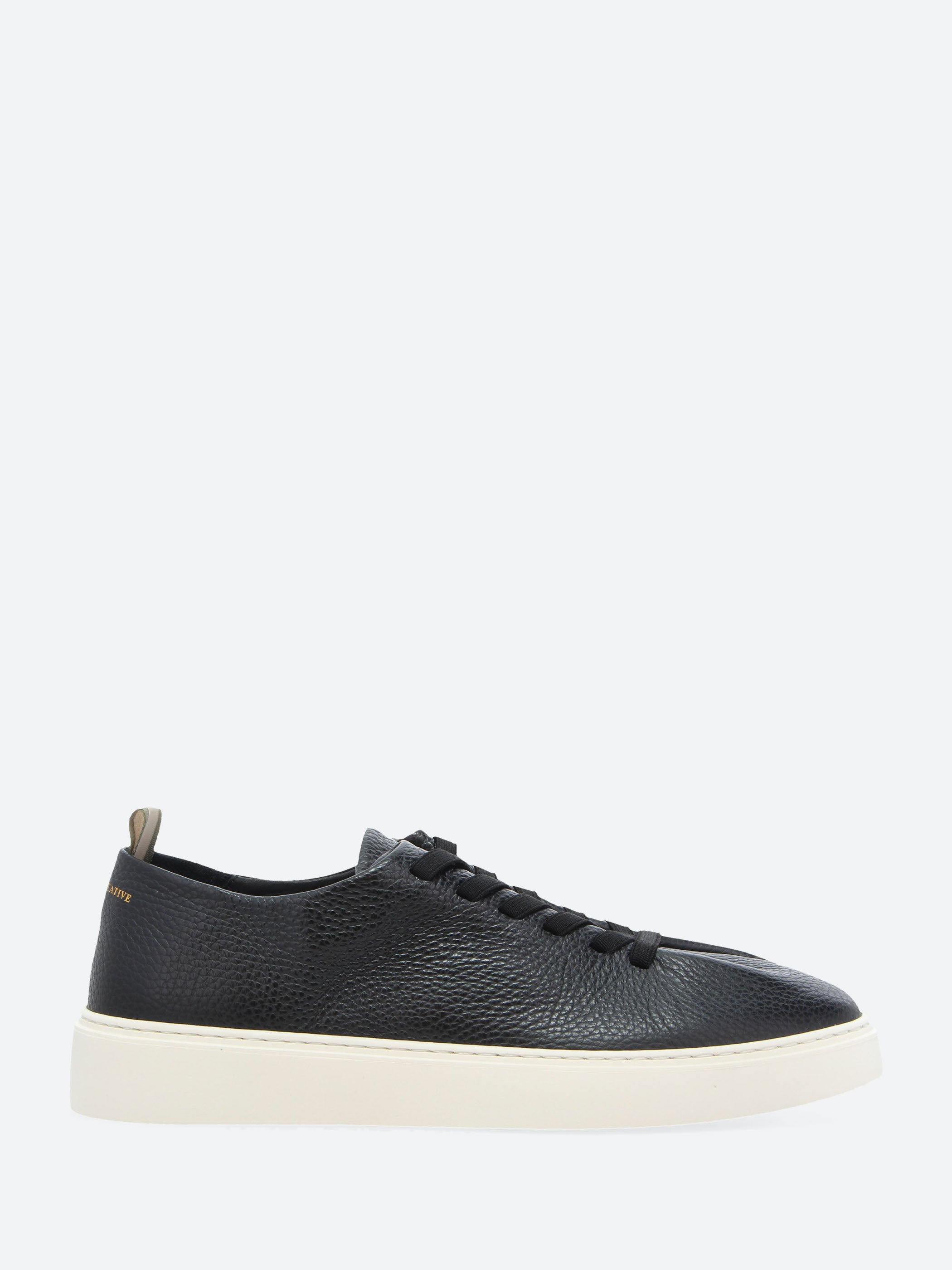 Pluma 001