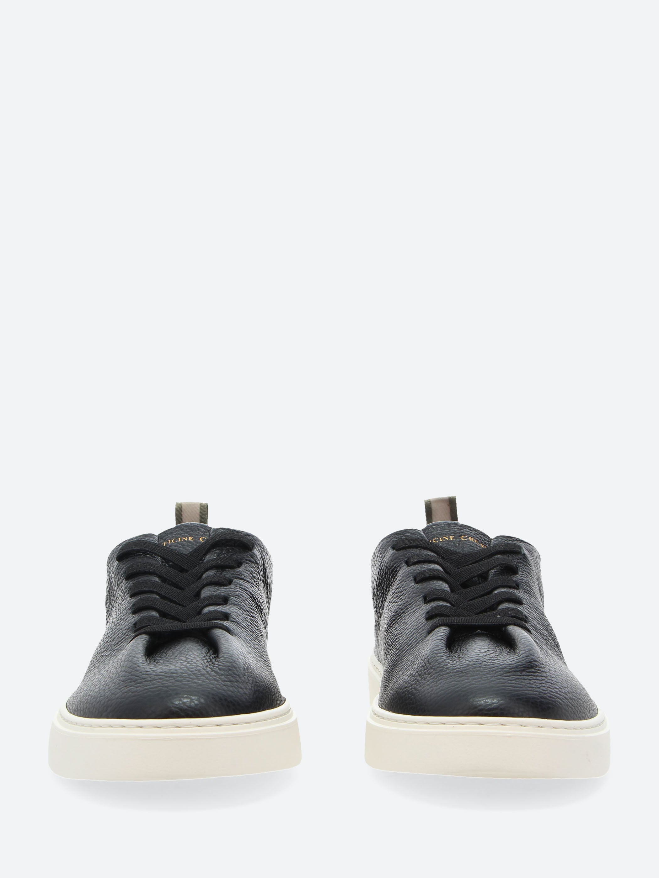 Pluma 001