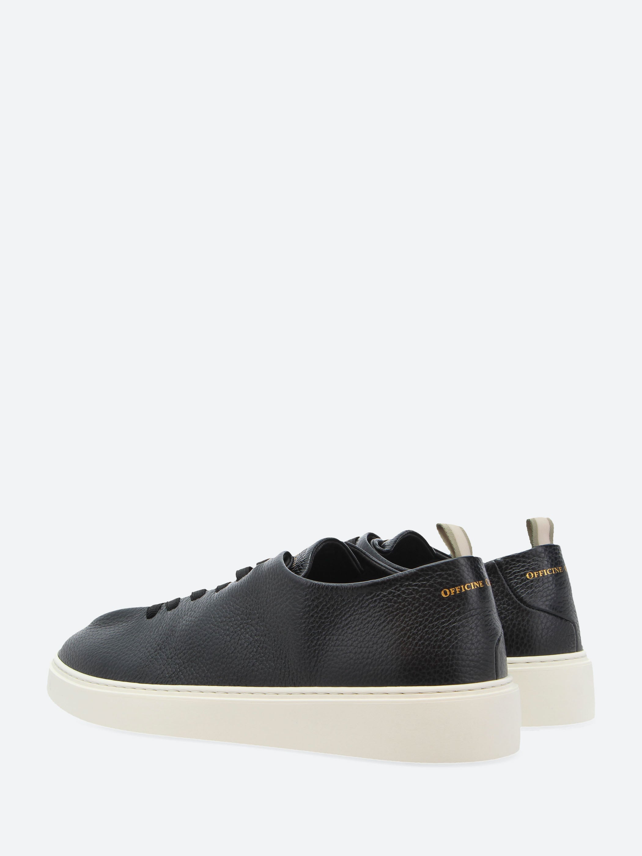 Pluma 001