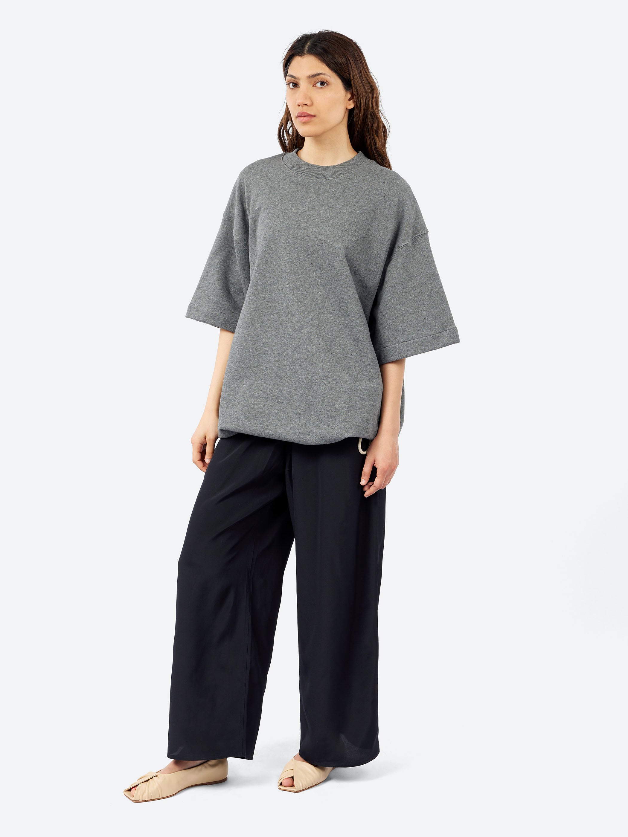 Sofie D'Hoore - Thrive Sweatshirt in Grey – gravitypope