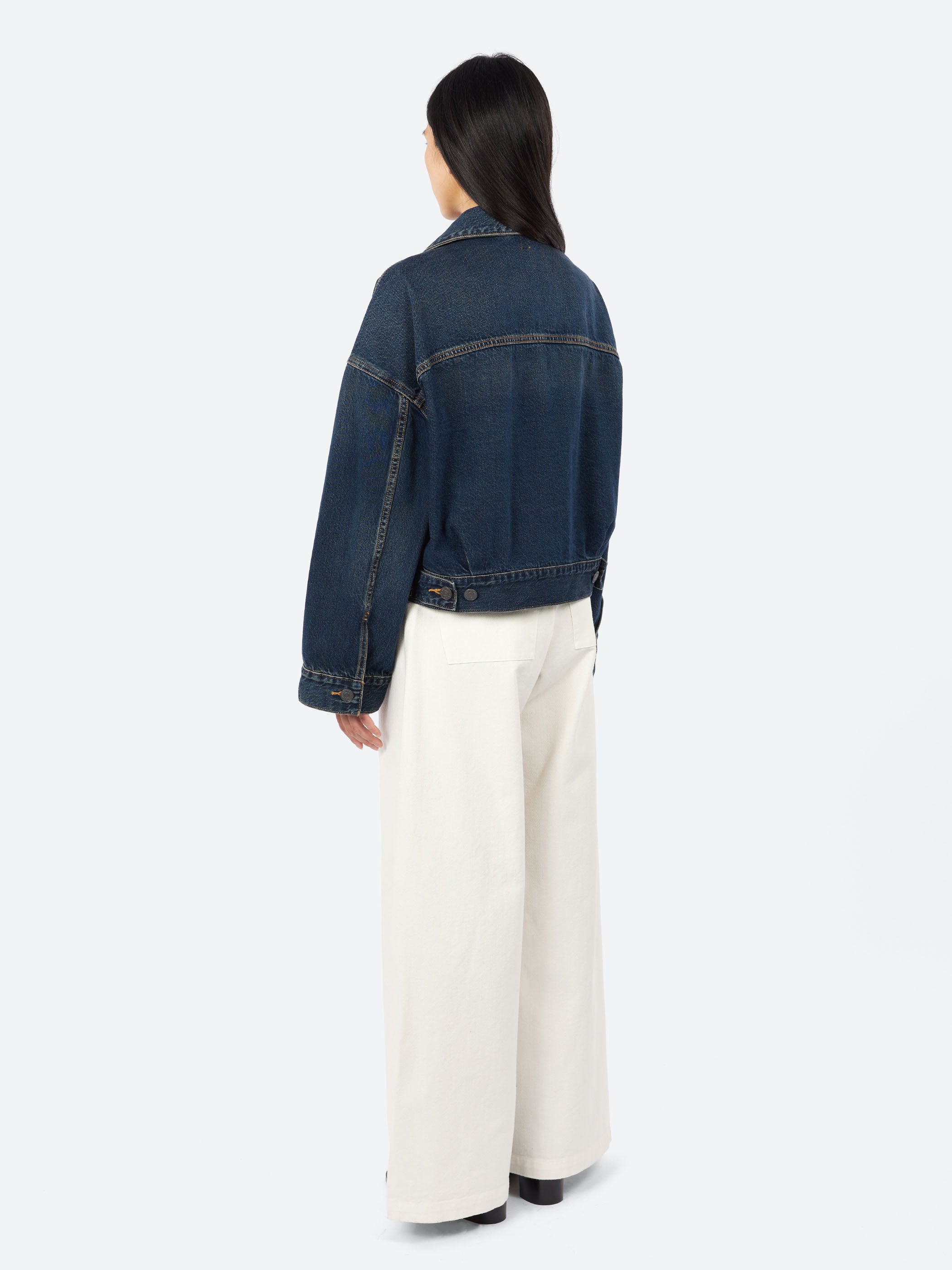 Loose Crop Trucker
