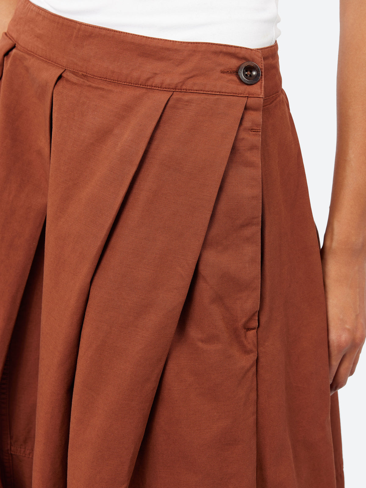 Slanted Pleat Cotton Skirt