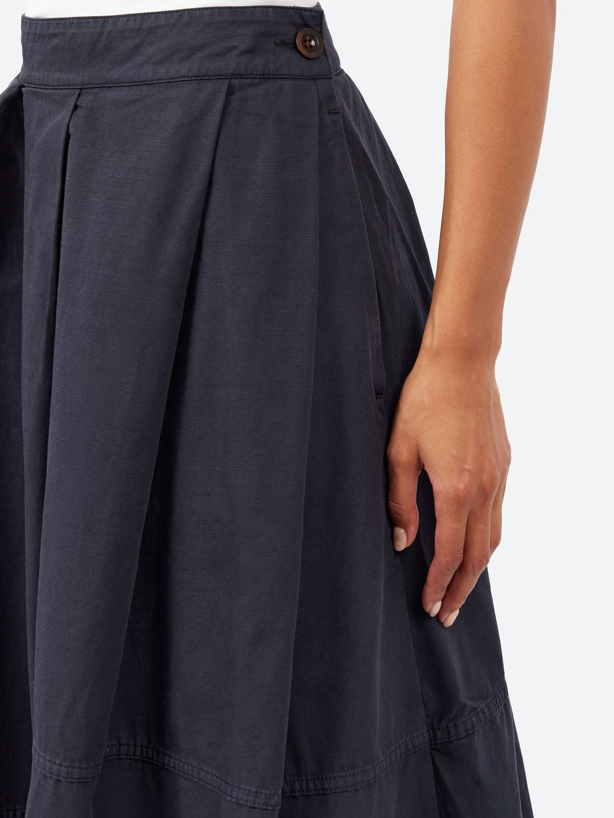 Slanted Pleat Cotton Skirt