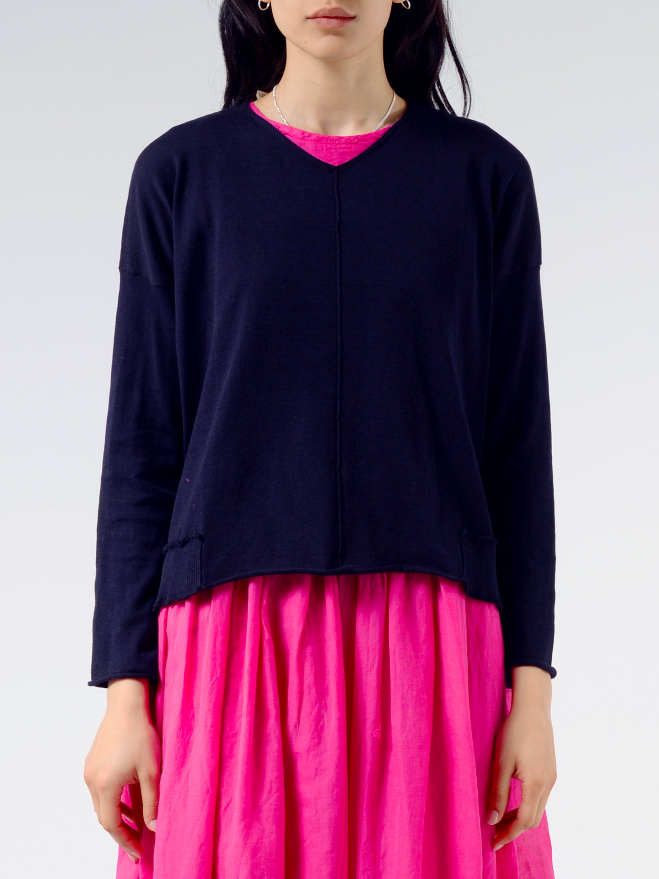 2359 V Neck Pullover