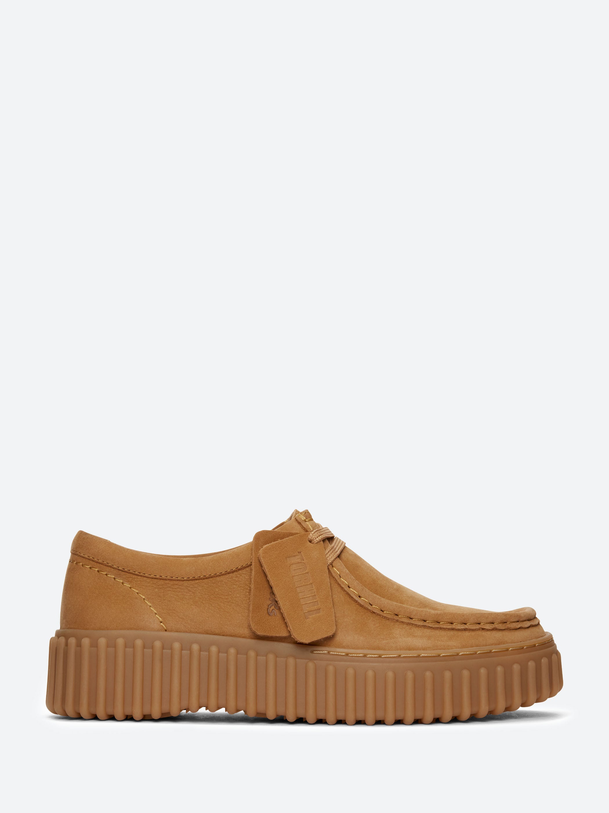 Clarks - Torhill Bee in Light Tan Nubuck – gravitypope