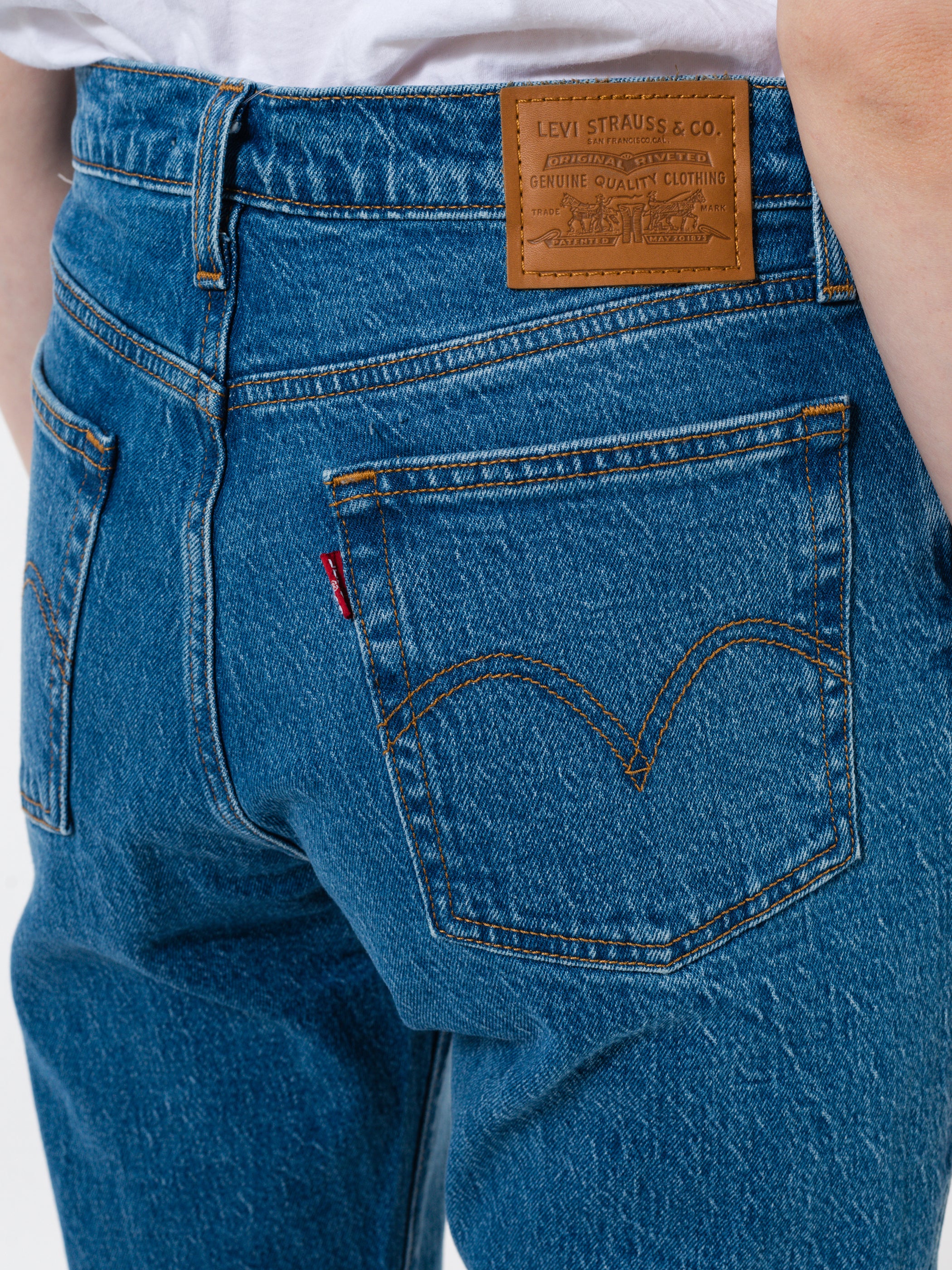 Wedgie Fit Straight Jeans