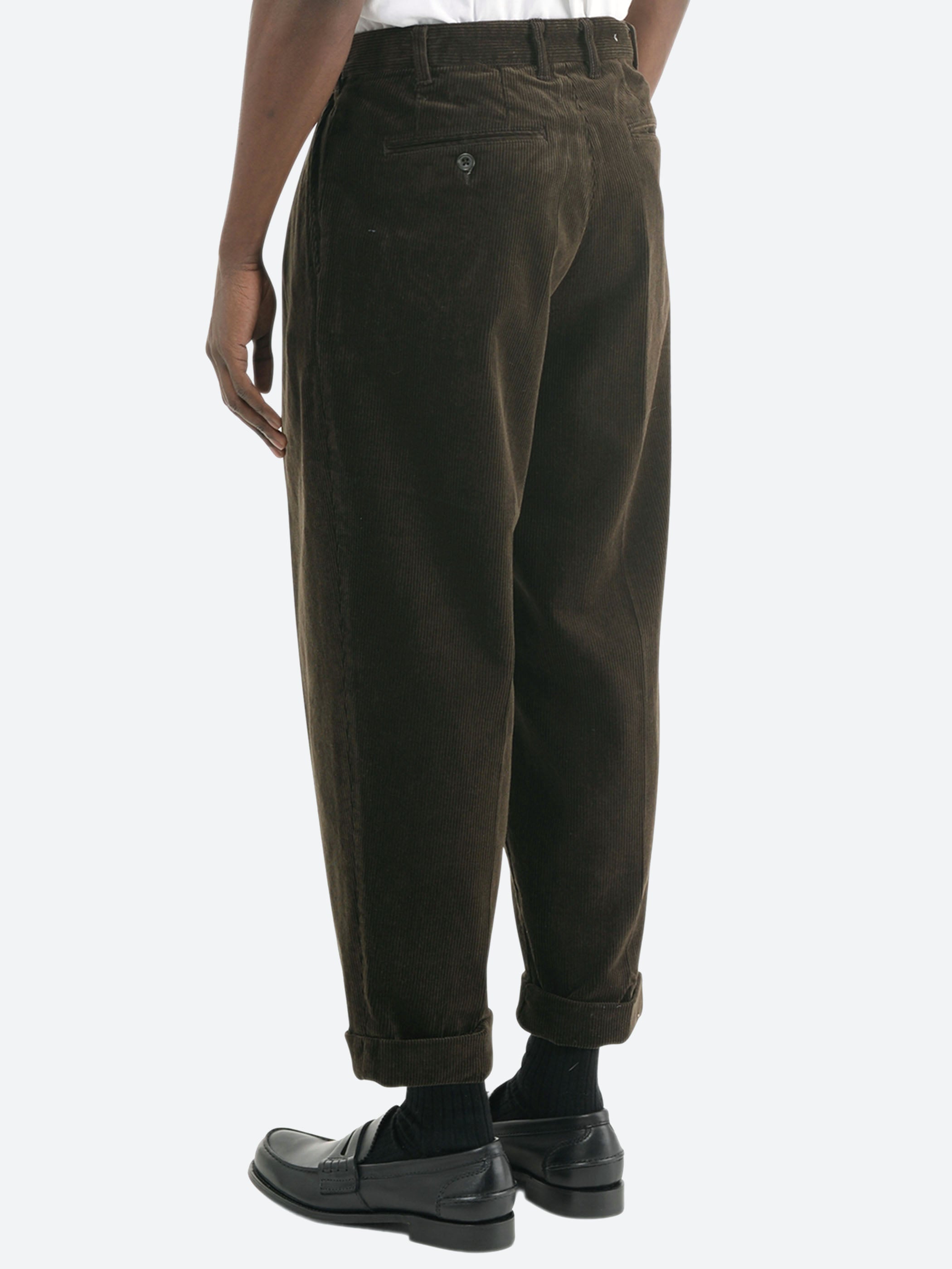 BEAMS PLUS - 2 Pleat Corduroy Pants in Dark Brown – gravitypope