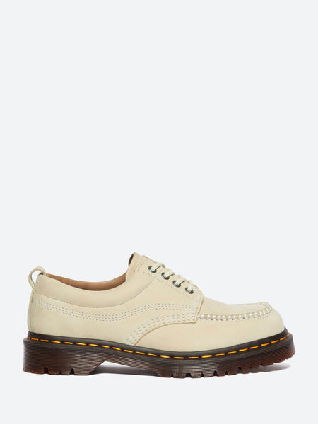 【関税込み】Dr. Martens オフホワイト Lowell ダービー Dr. Martens - Lowell Moc Toe Shoes in Light Tan Buttersoft