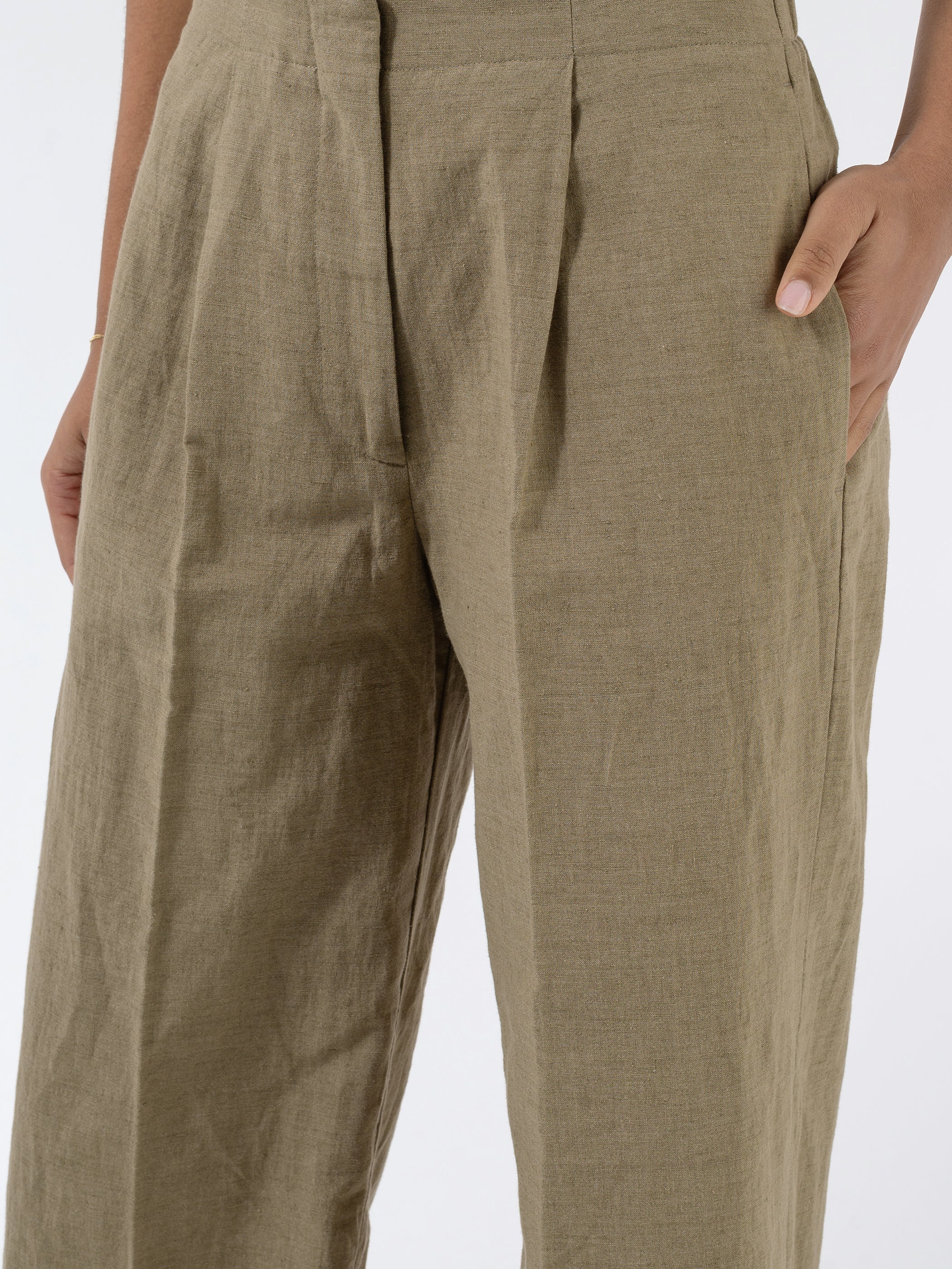 Trousers With Slightly Wide Legged-Cut And Pleats