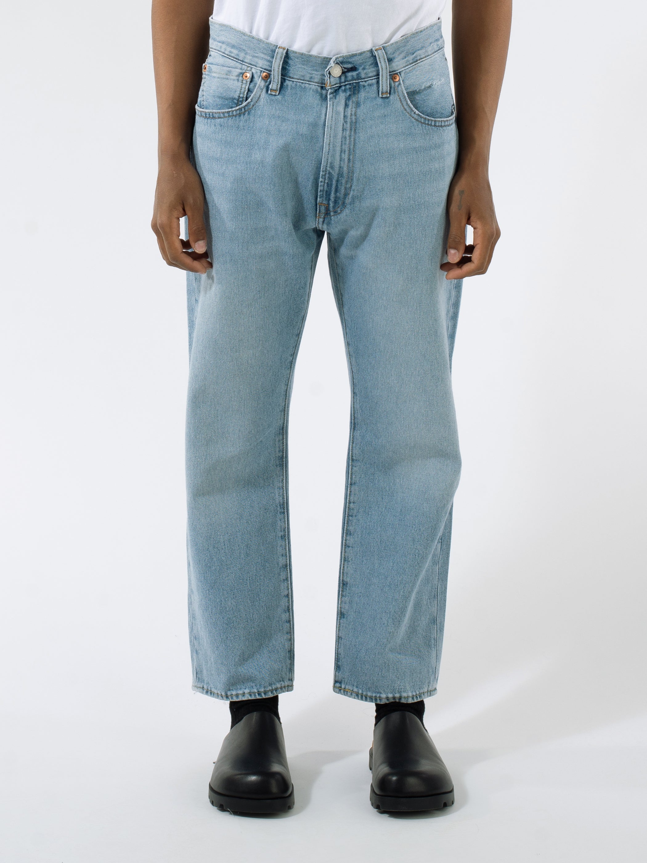 Levi's - 551 Z Authentic Straight Crop Jeans in Dream Stone