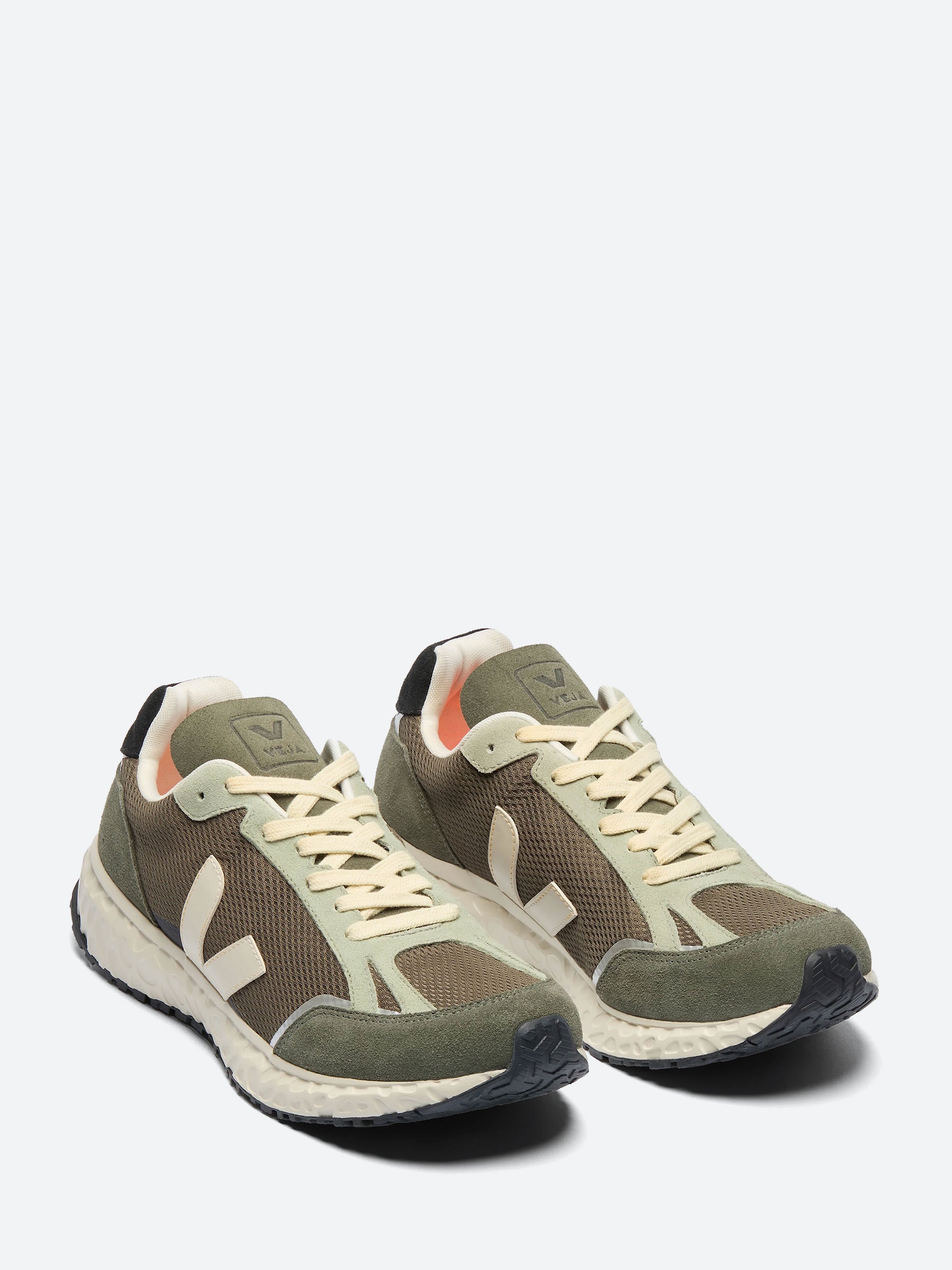 Veja - Campo ChromeFree in White and Liquor – gravitypope