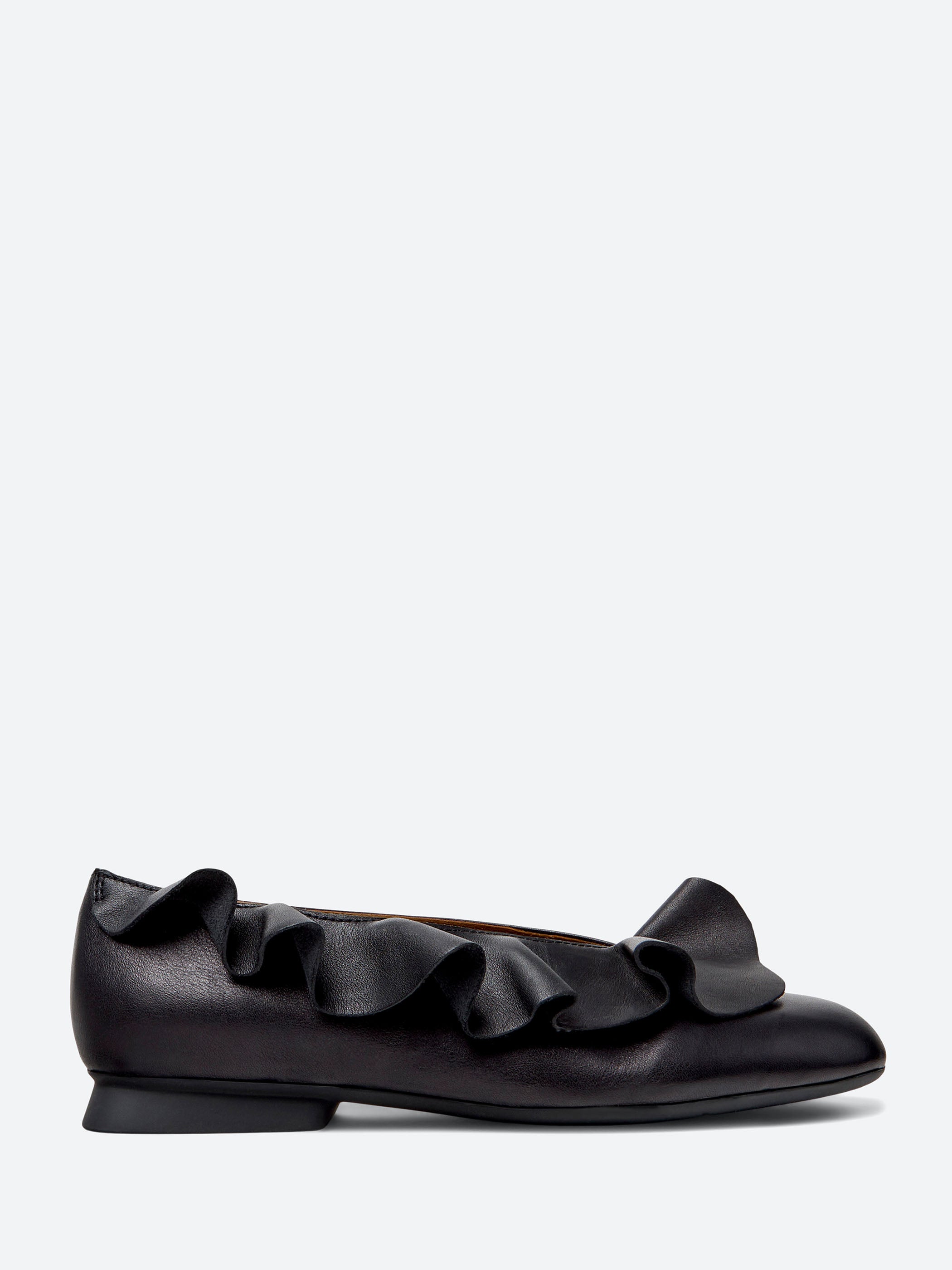 Camper - Casi Myra Leather Ballerinas in Black – gravitypope